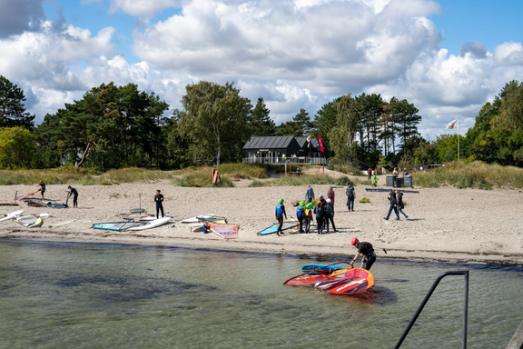 Udover Solrød Strand Sejlklub støtter energiselskabet OK over 3.000 klubber og foreninger i hele landet.