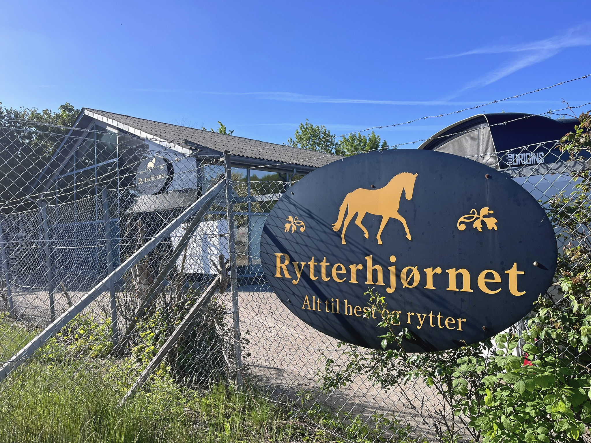 Rytterhjørnet ligger på en lille sidevej til Industrivænget.