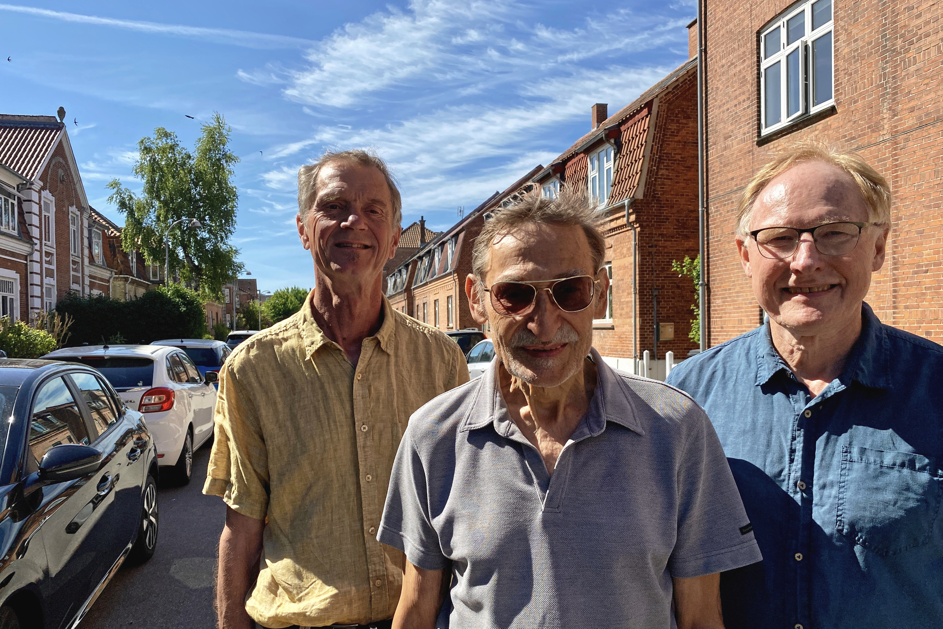Erik Zinglersen (tv), Klaus Schulz (midten) og Carsten Bagge Jensen har skrevet en bog om Skovbokvarterets historie. Kvarteret kendetegnes blandt andet ved, at der både er store villaer og tidligere udlejningsejendomme.