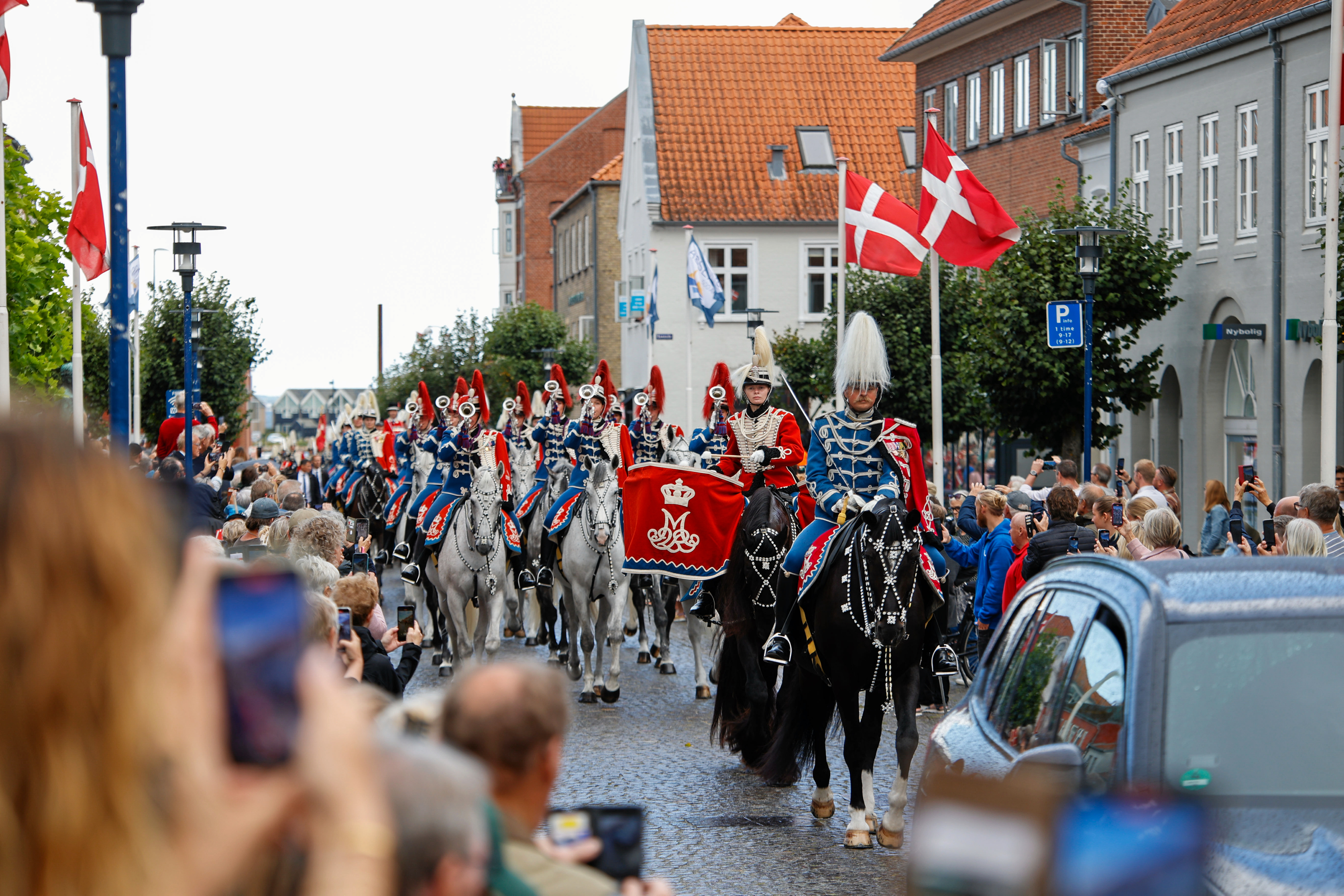 Gardehusarregimentet er altid et festligt syn. Nu kan det snart opleves i Holbæk.