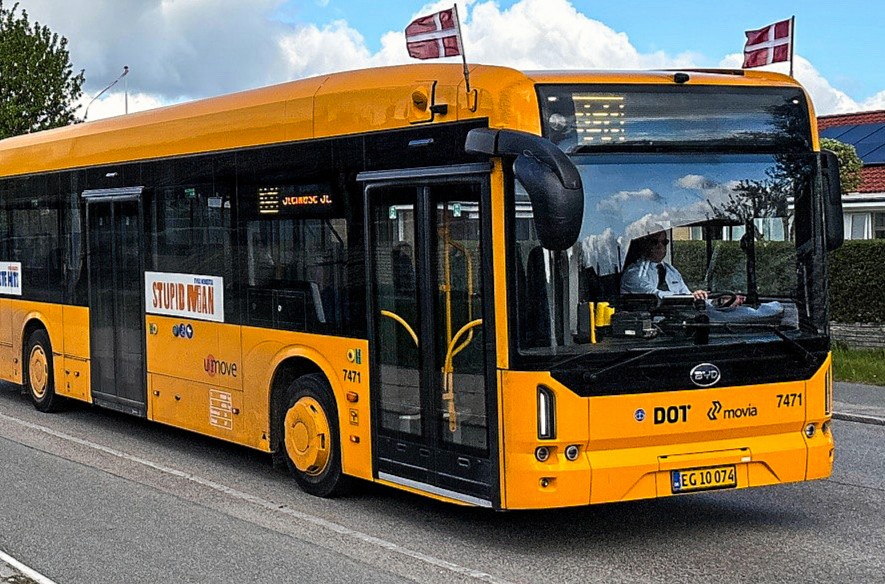 Busvejen vil i løbet af nogle år blive spærret af nyt DSB-værsted og ny motorvej, og derfor omlægger kommune allerede nu ruten. For borgere i boligområdet er det et farvel til deres bus.