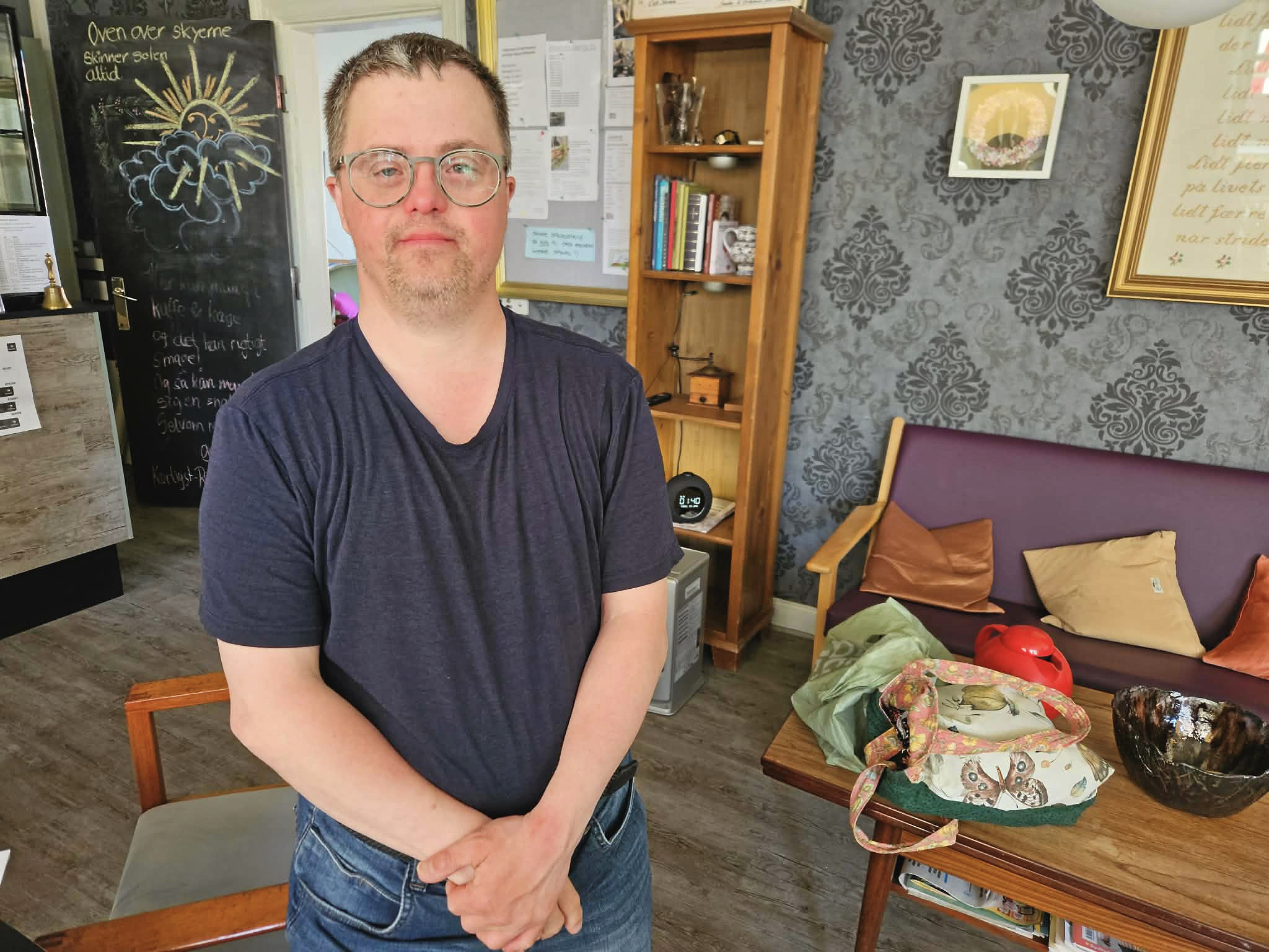 Bo Astrup Jensen har været fast bruger af Café Stevnen siden begyndelsen. Han begræder beslutningen om at lukke værestedet midlertidigt.