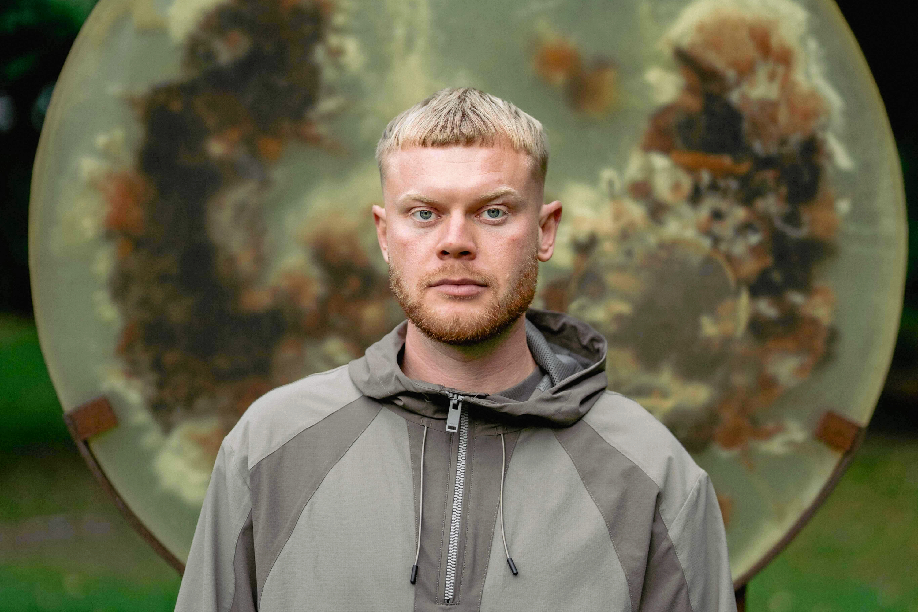 Jeppe Kronback, bedre kendt under kunstnernavnet Uro, har skrevet en sang til ære for en lokal stafet-deltager.
