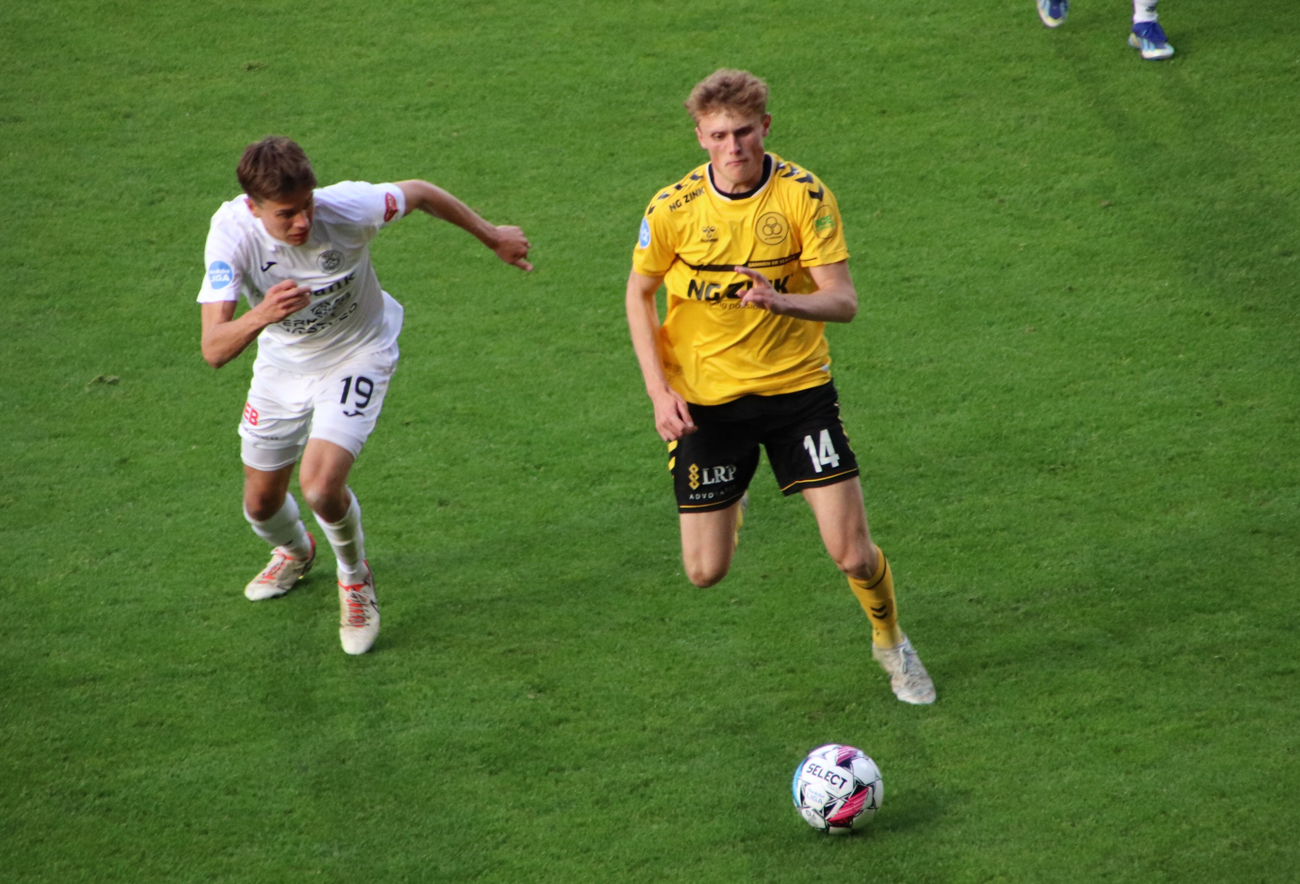 Meget skal gå galt, hvis ikke Næstved-drengen Julius Madsen (t.h.) spiller i Superligaen efter sommerpausen.