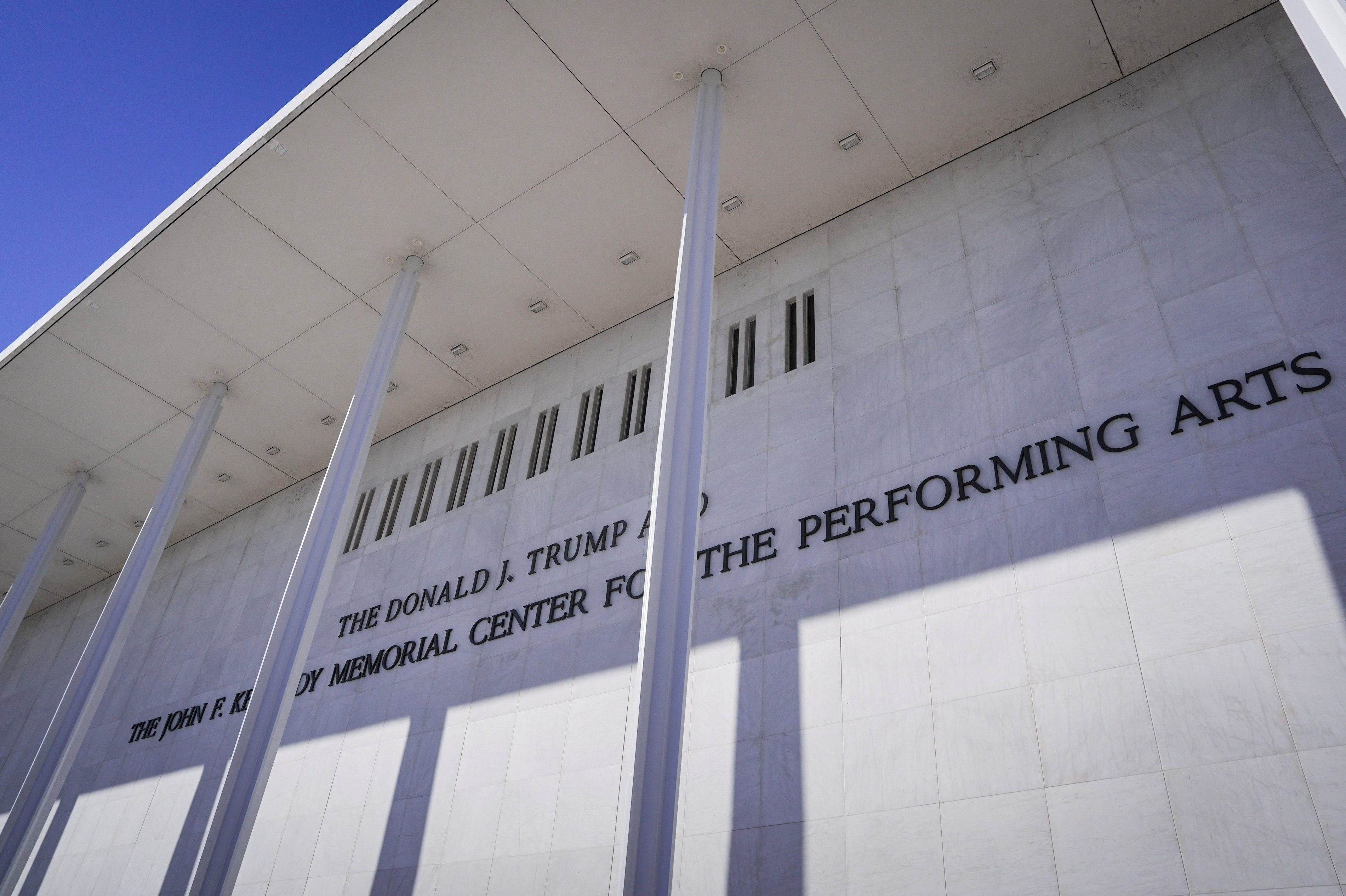 En dommer har afgjort, at Kennedy Center ikke kan få et nyt navn, uden at Kongressen har givet grønt lys til det. (Arkivfoto).