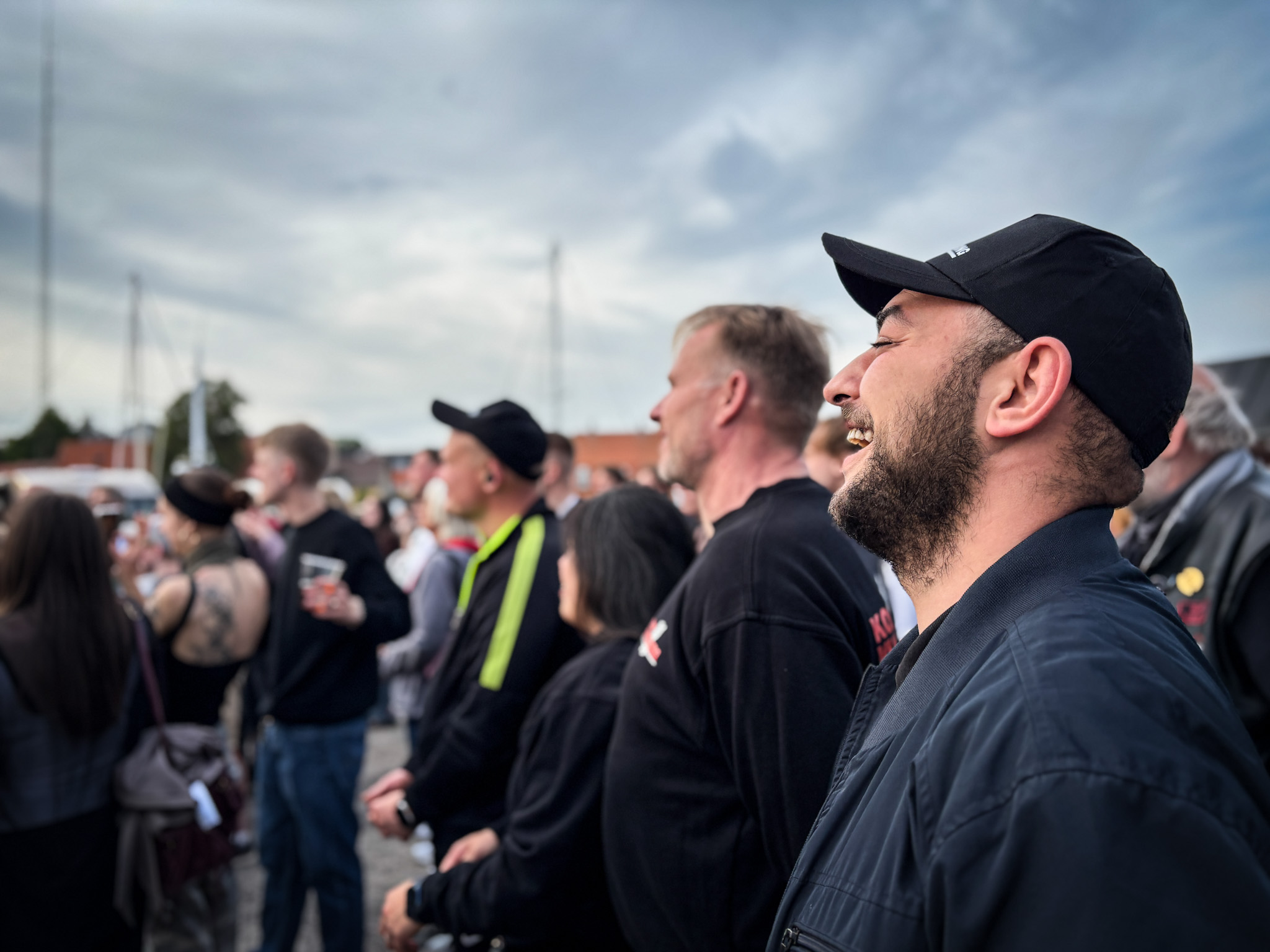 Body slams, store armbevægelser og højlydte publikumsreaktioner prægede det actionfyldte show ved Det Røde Pakhus under Drengerøvsaften 2026.