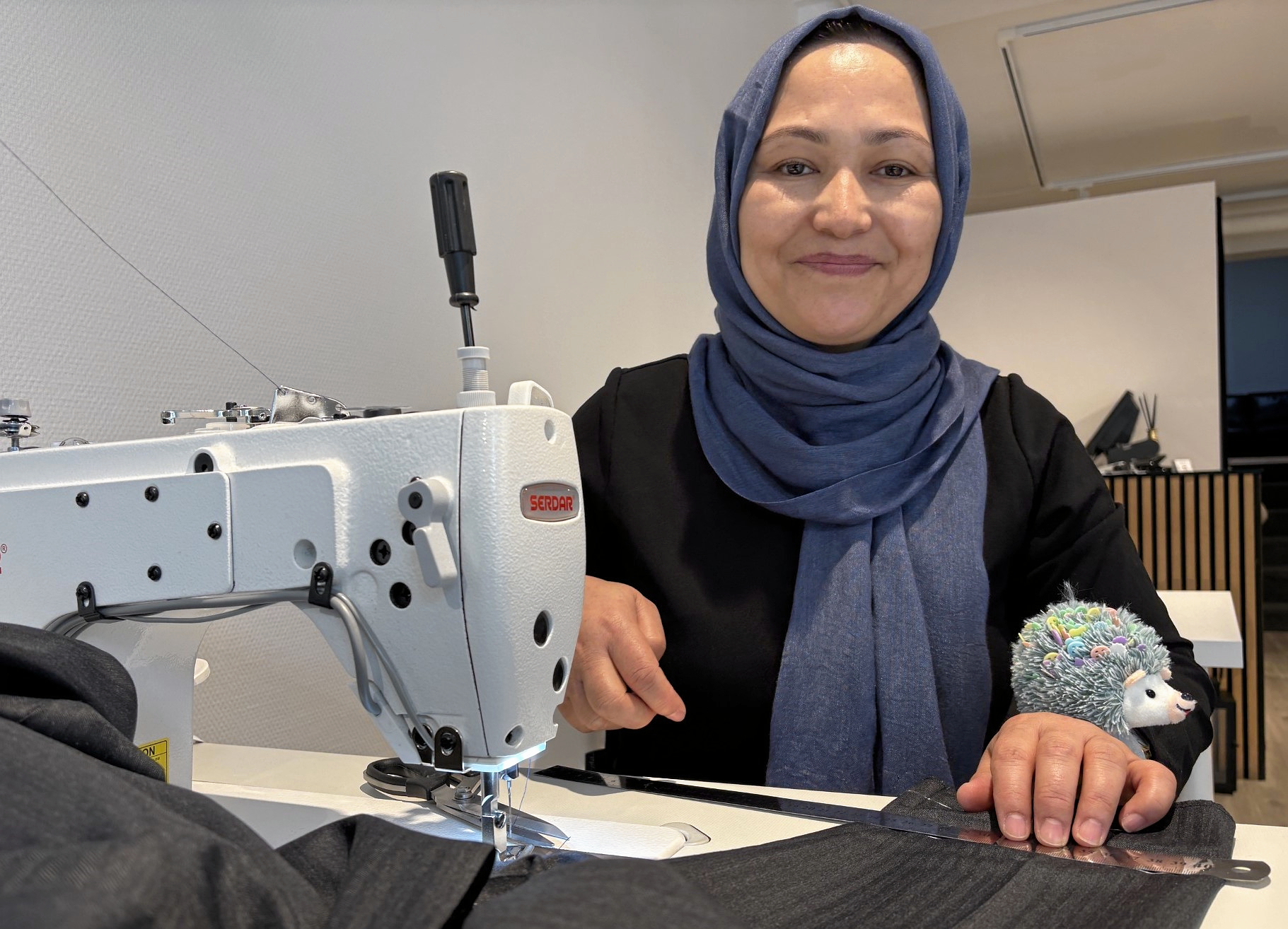 Fatima Mozafari har åbnet skrædderbutik i Jernbanegade.