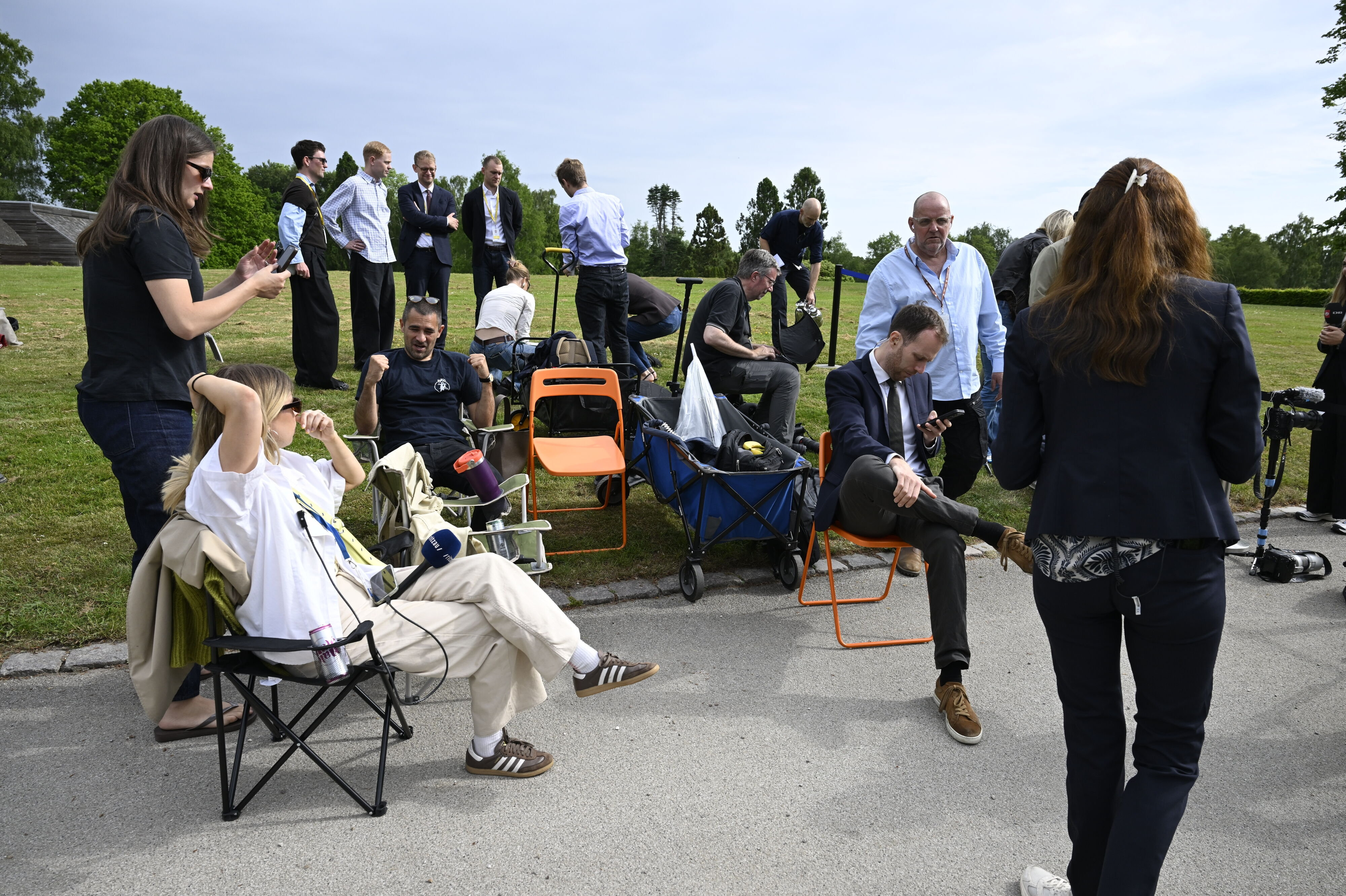 Pressen er ankommet på Marienborg, statsministerens embedsbolig, hvor der venter en lang dag, som kulminerer klokken 16.00 med præsentationen af et regeringsgrundlag.