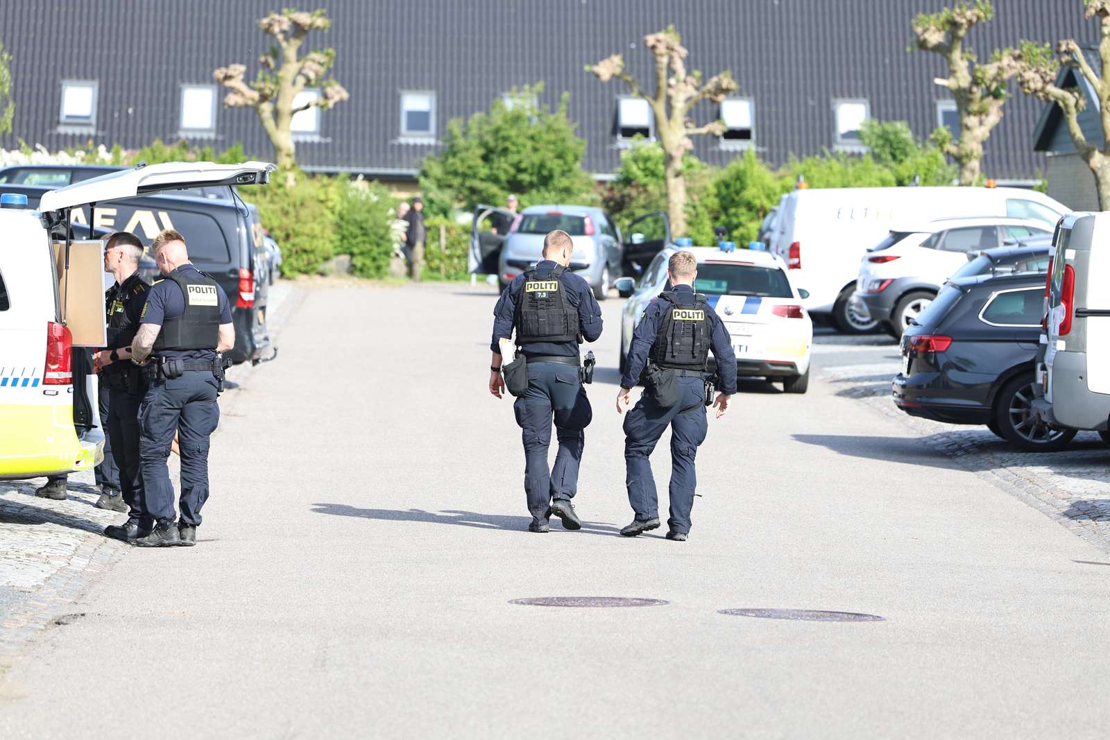 Nordsjællands Politi er tirsdag aften massivt til stede på Boserupvej i Humlebæk.
