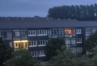 Med kun en p-plads per bolig så parkeringspladsen i Rønnebærparken ofte ikke specielt fyldt ud. Det skabte frustration blandt dem med mere end en bil. - Privat Med kun en p-plads per bolig så parkeringspladsen i Rønnebærparken ofte ikke specielt fyldt ud. Det skabte frustration blandt dem med mere end en bil.
