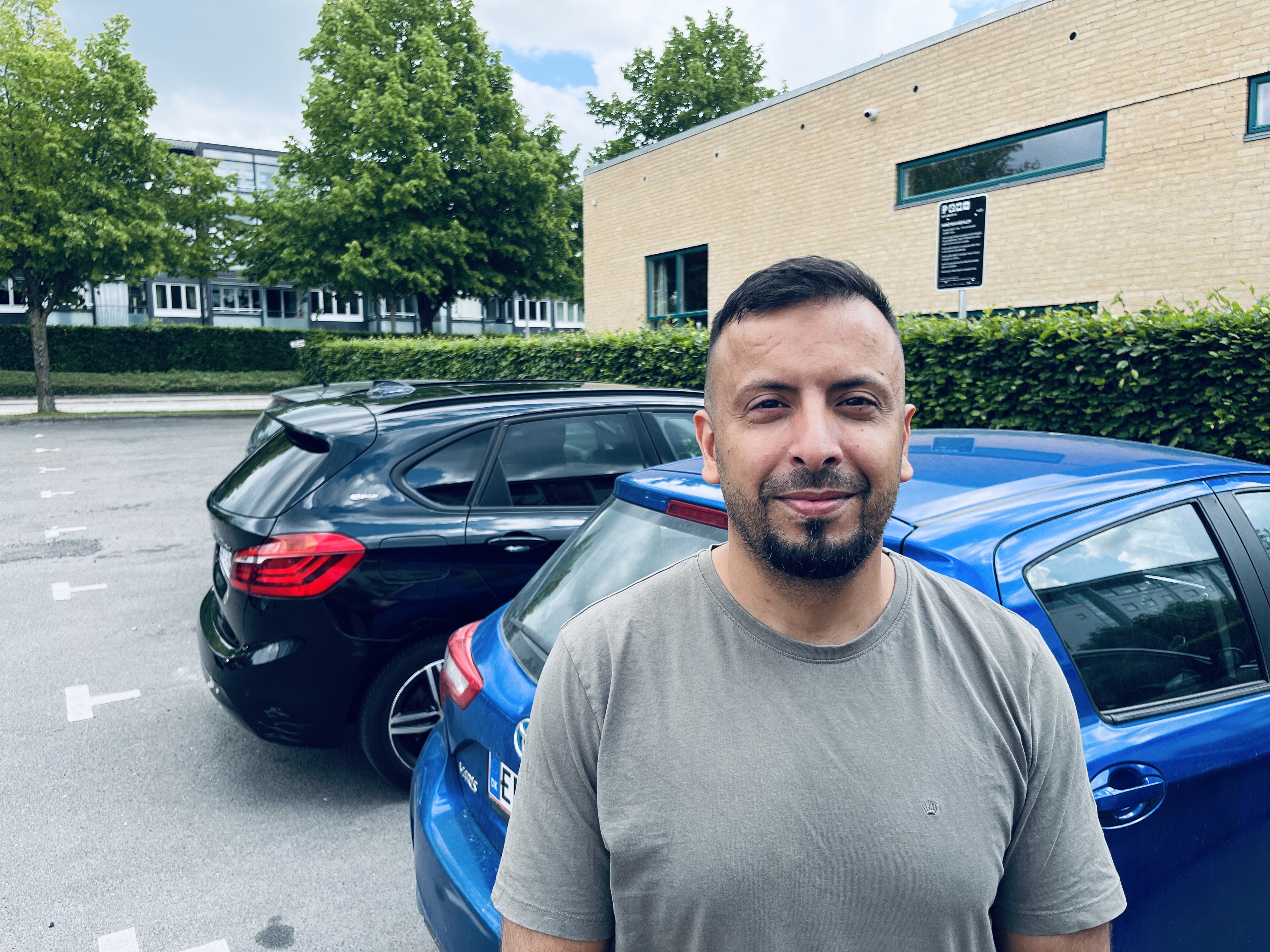 Maher Sami Ali bor i Rønnebærparken, og han glæder sig over, at man nu igen får brugt alle p-pladser på parkeringspladsen oven på onsdagens afstemning.