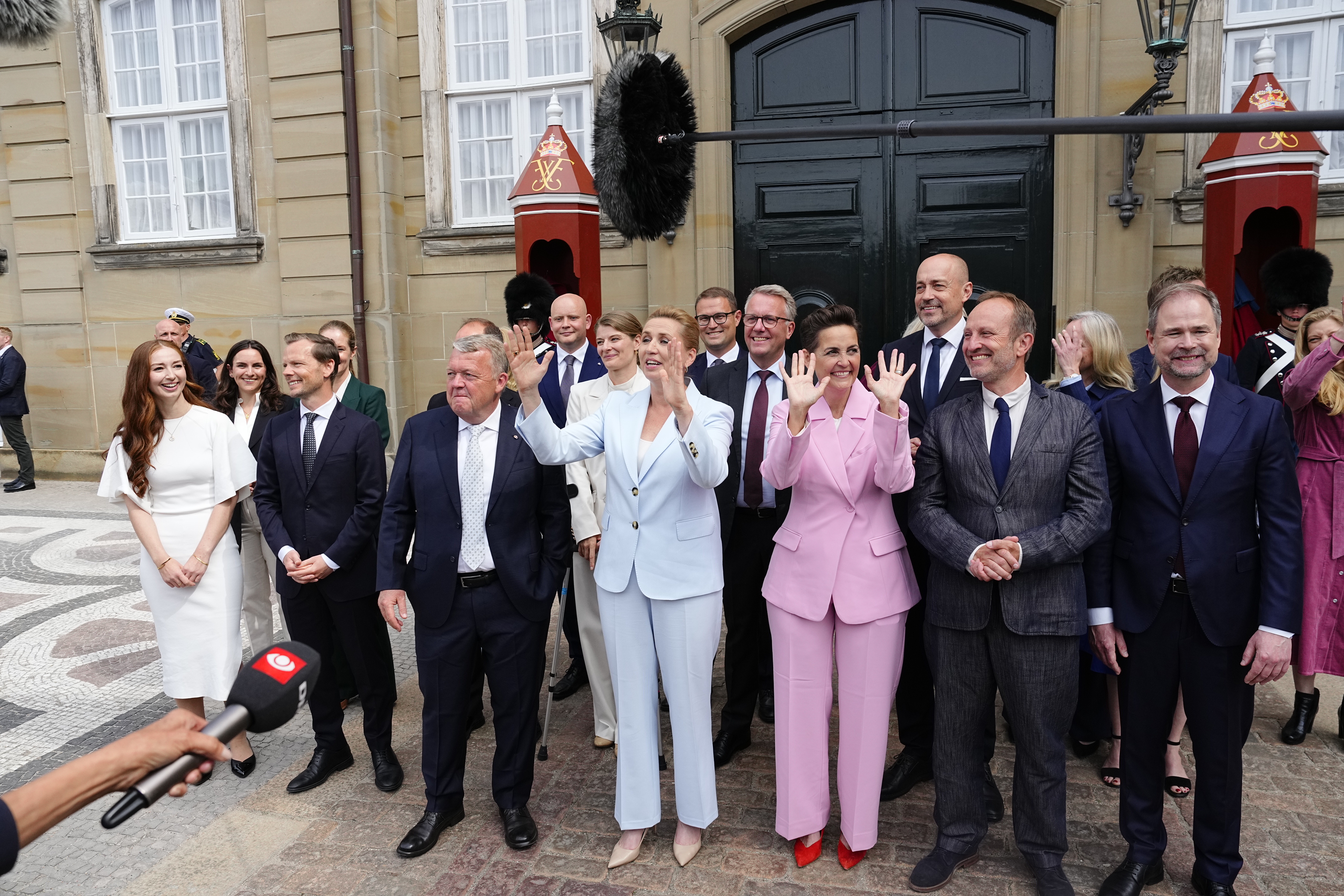 Den nye regering præsenteres på Amalienborg Slot i København, onsdag den 3. juni 2026. Firkløverregeringen består af Socialdemokratiet, SF, Radikale og Moderaterne.