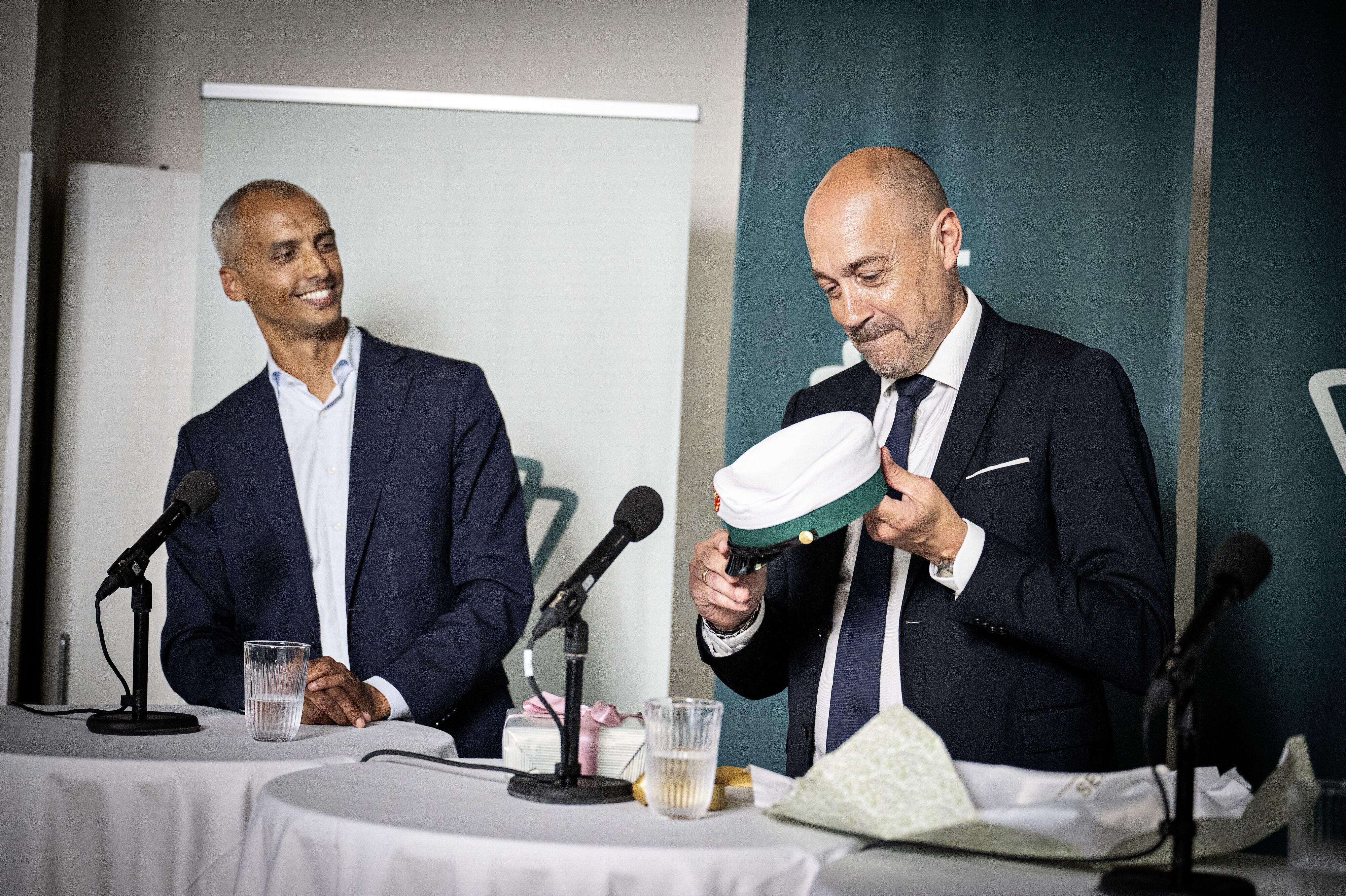 Mattias Tesfaye overdrager Børne- og Undervisningsministeriet til ny undervisningsminister Magnus Heunicke (S).