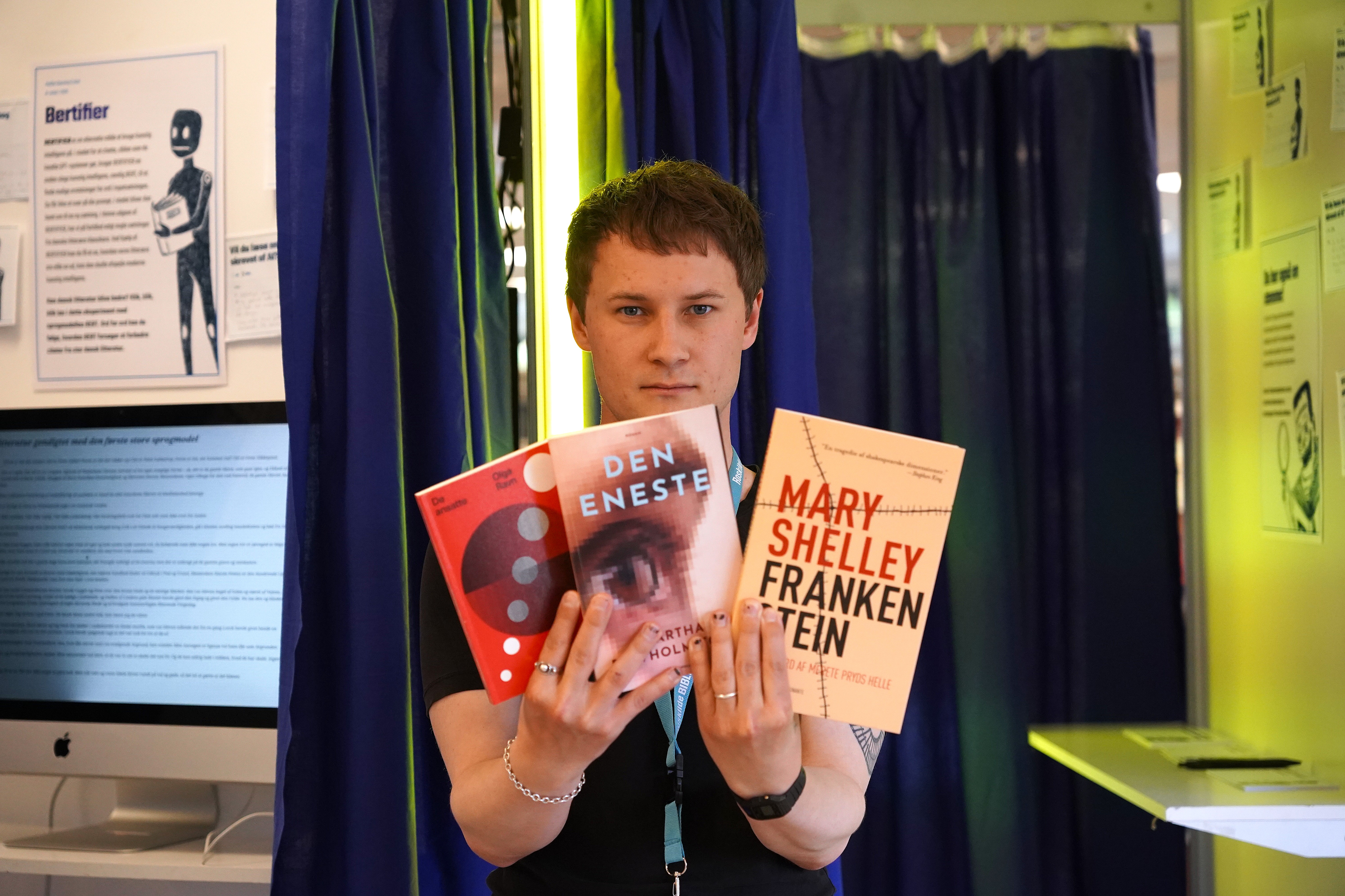 Joachim Elkjær er Bibliotekar ved Roskilde Bibliotekerne.