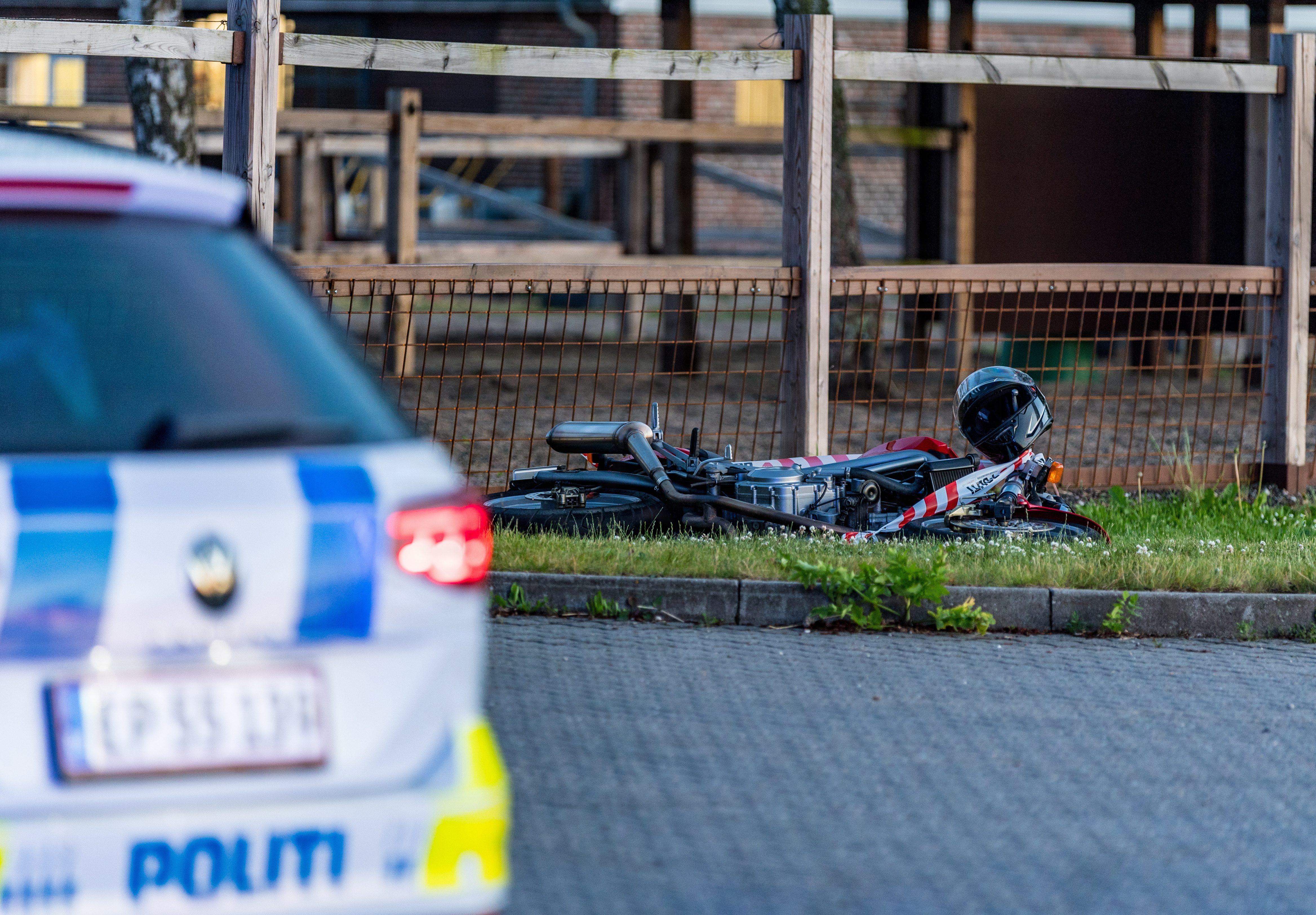To personer blev kvæstet ved ulykken. Tilstanden for den hårdest kvæstede er lørdag formiddag fortsat ukendt