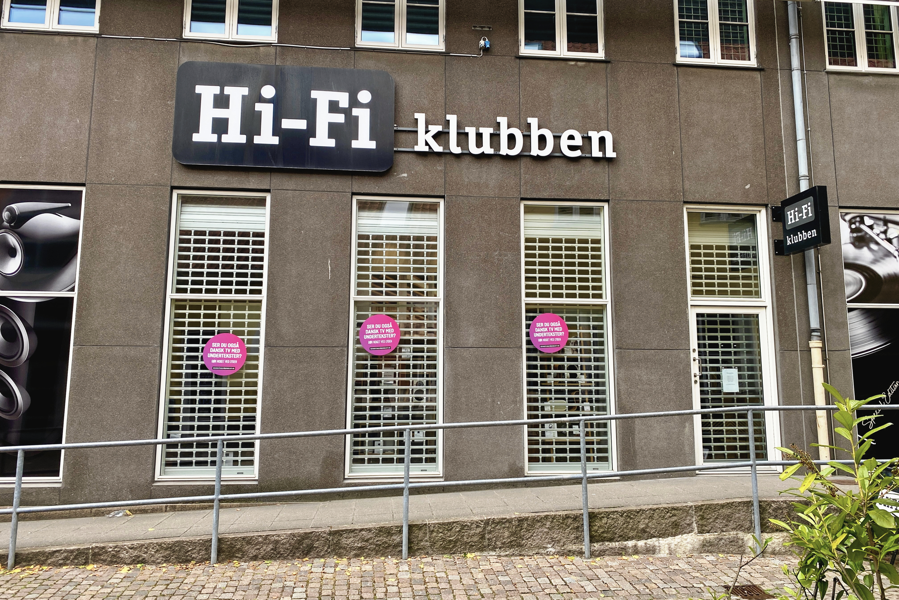 Hi-Fi Klubben var udsat for et butikstyveri, der udviklede sig til et røveri.