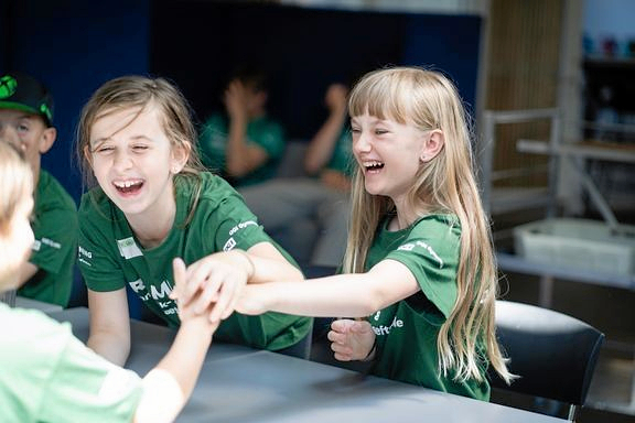 - Gymnastikskolen i Sorø er fyldt med gode sommerferieoplevelser. Børnene får rørt sig, prøvet en masse sjove øvelser og ikke mindst grinet og hygget sig sammen undervejs.