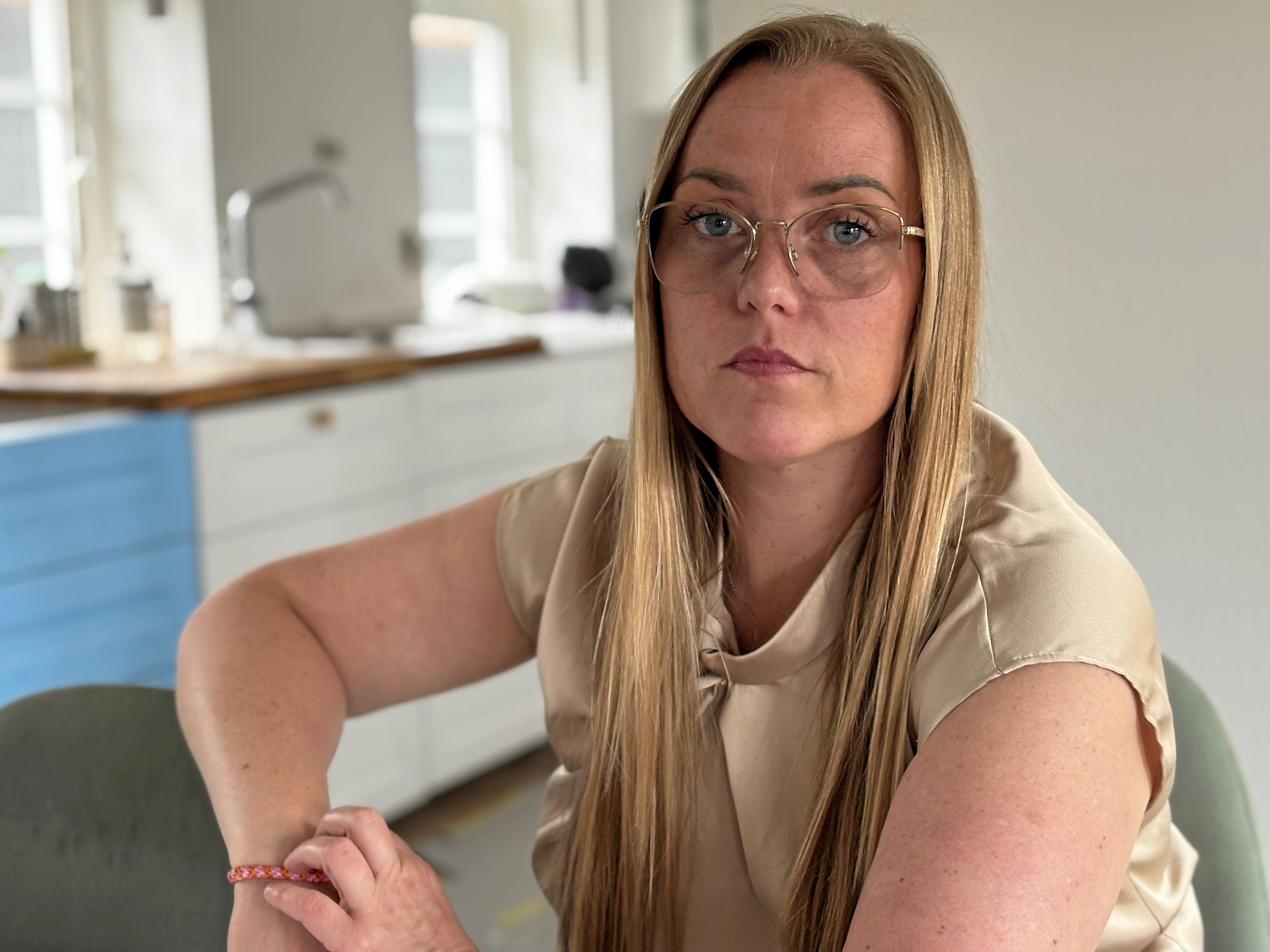 Michelle Evers fra Gundsømagles søn har ikke været i skole i flere år. Nu har hun fået medhold i sin klage, men sønnen får stadig ikke den rette hjælp.