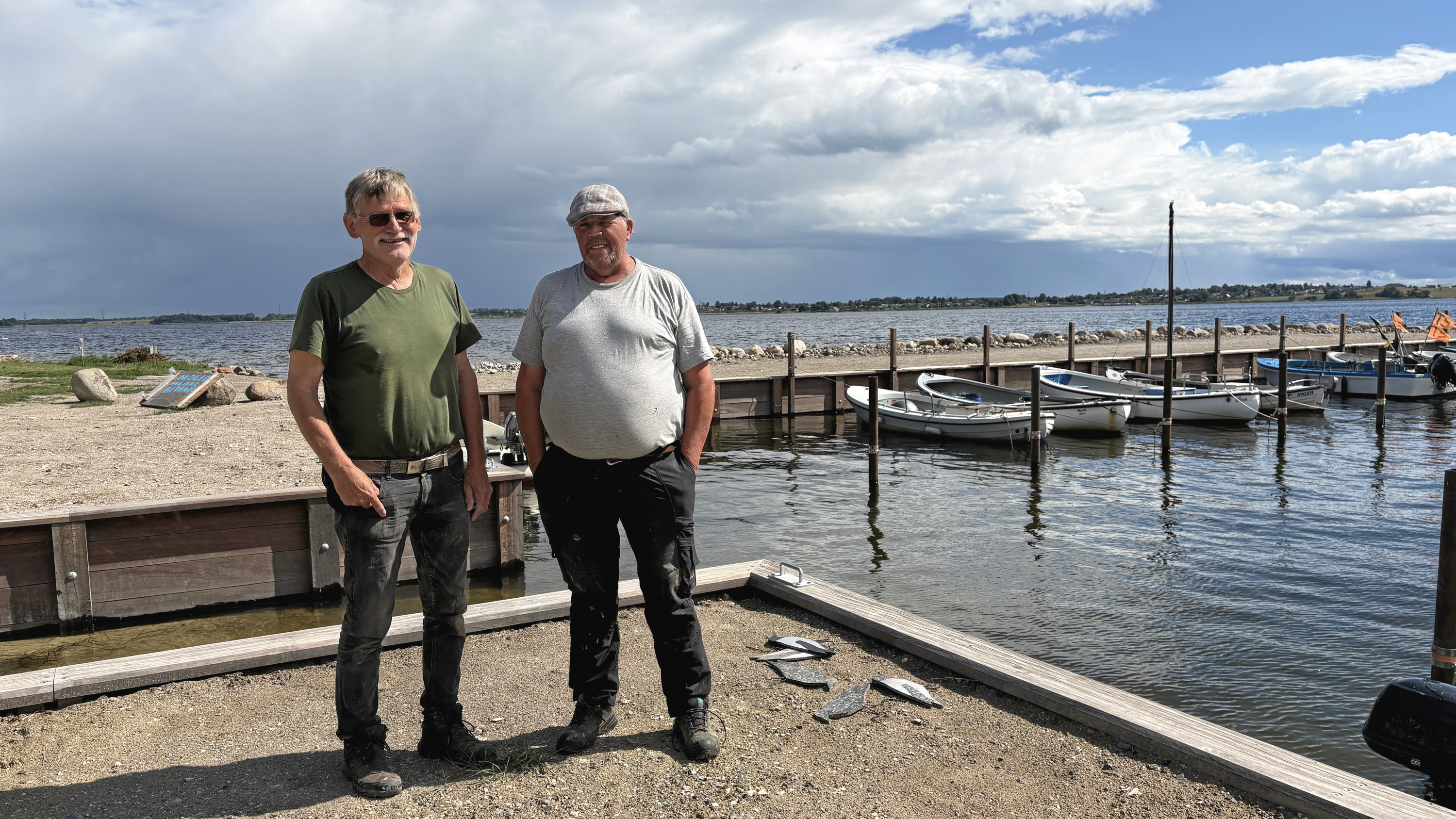 Bådelaugets formand, Tonnie Petersen og havnefoged Teddy Sørensen er glade over, at den nye havn i Østby snart kan indvies.