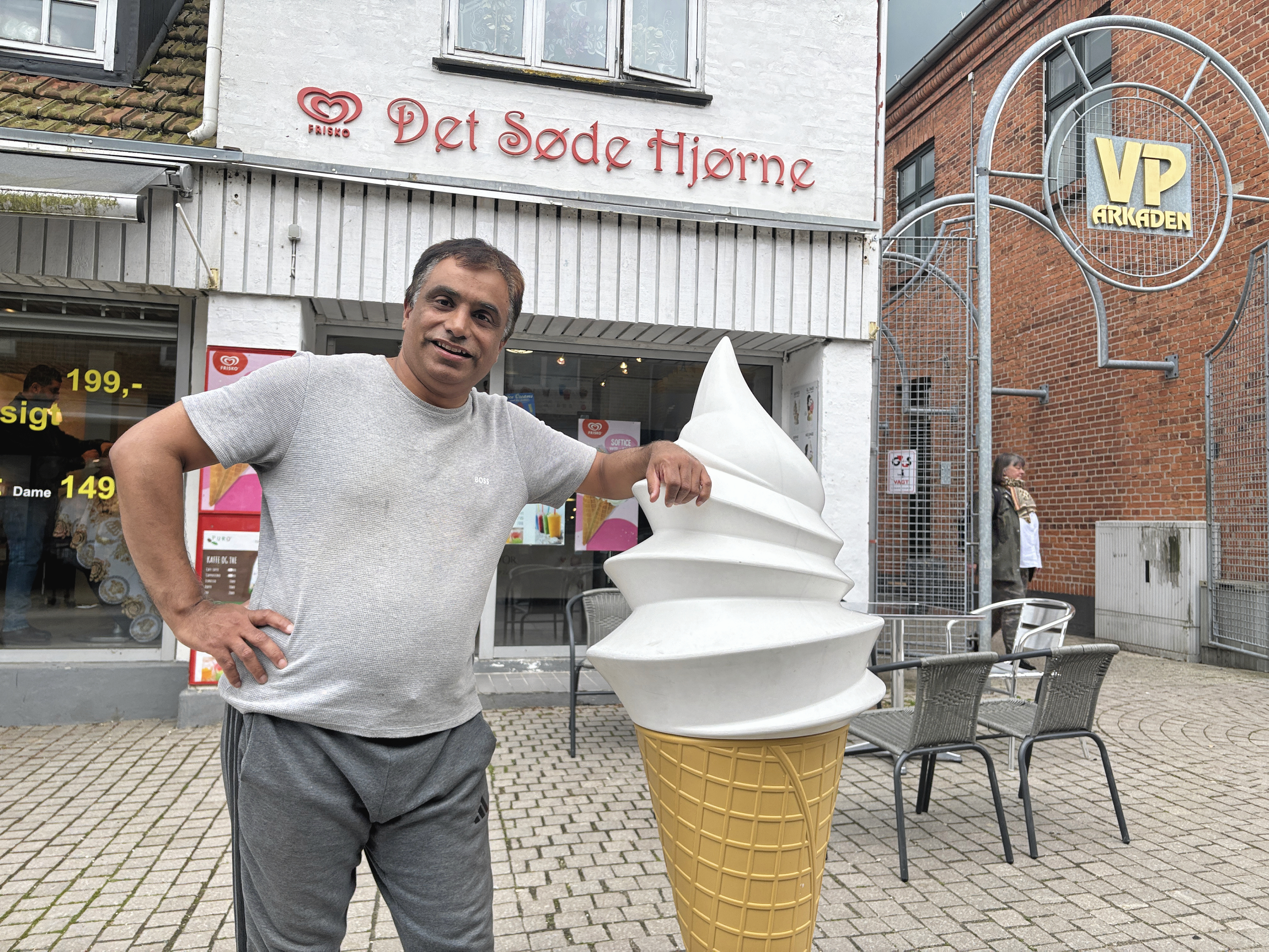 Zahid Quddos er indehaver af isbutikken Det Søde Hjørne. Den ene af fire butikker, der ligger på Østergade 14B, som kommunen har planer om at nedrive.