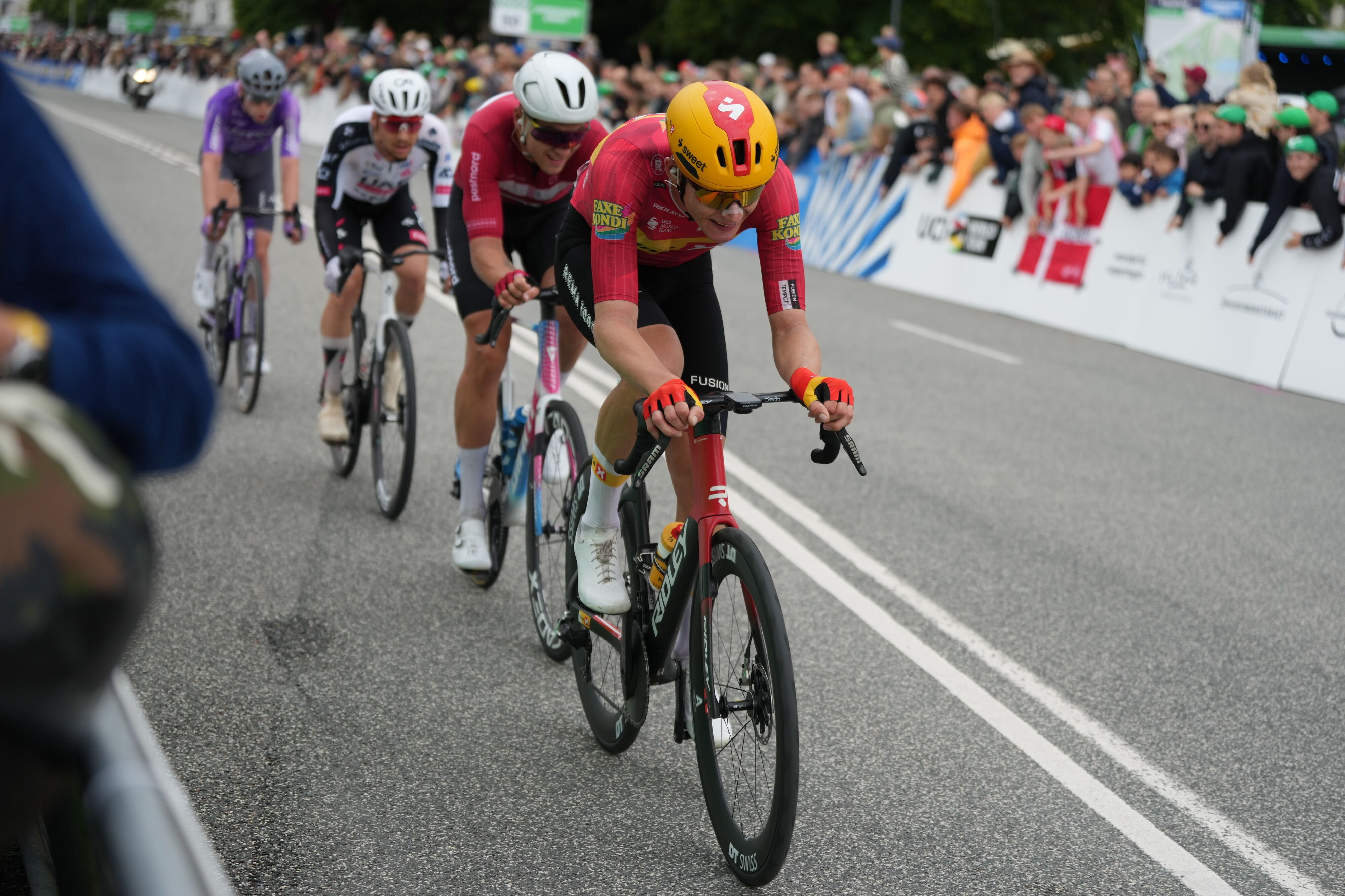 En kvartet var gået tidligt i udbrud i årets Copenhagen Sprint, og her var tre danskere med. Både Anders Foldager (Jayco), William Levgy Blume (Uno-X) og Mads Andersen (Swatt Club) var med. De satte et stort præg på løbet, men blev hentet med 800 meter til mål.