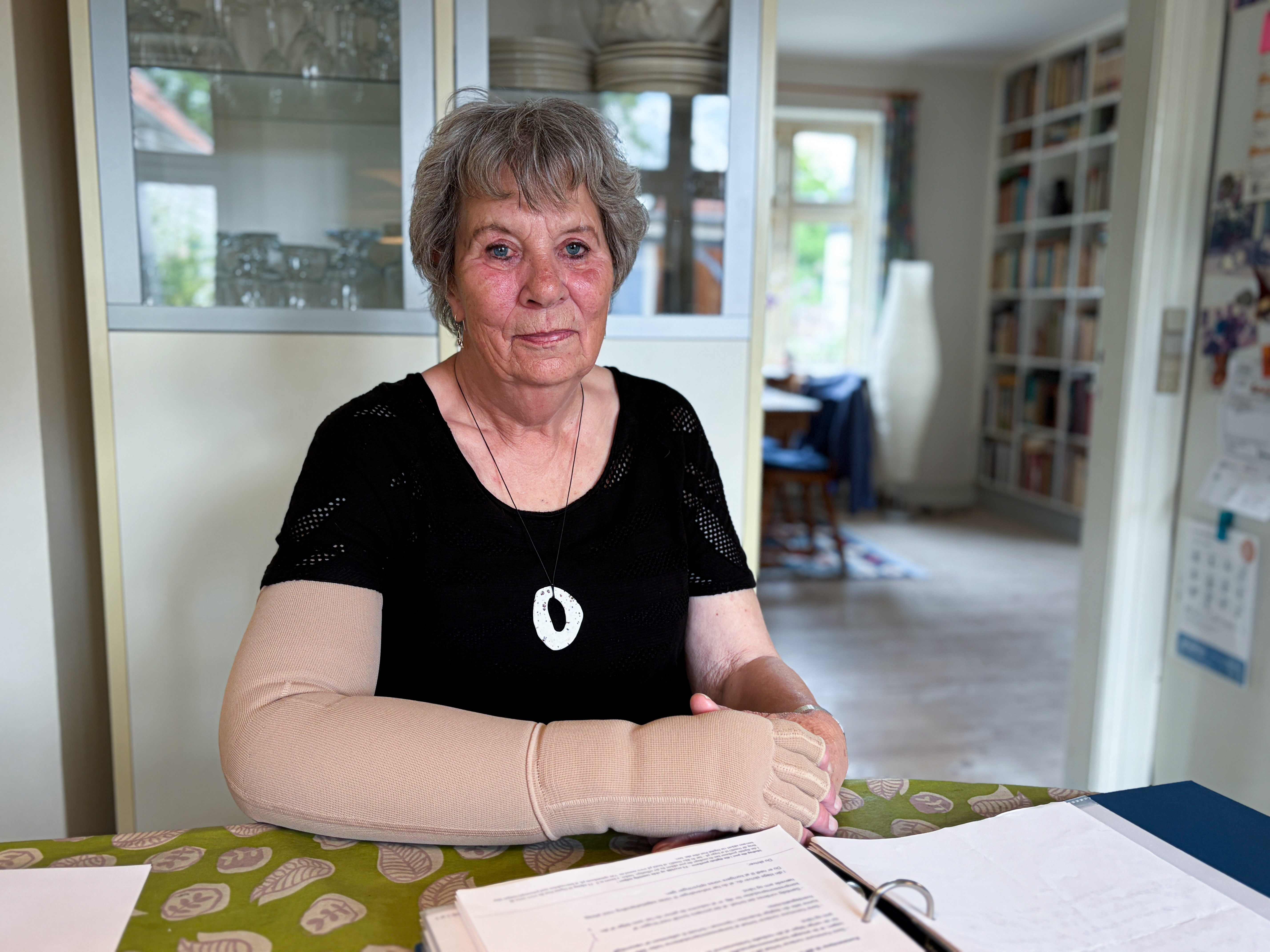 - Jeg vil være selvhjulpen. Hvis jeg ikke har de her kompressionsærmer, så kan det også gå ud over resten af kroppen og også balancen. Jeg mener, at man sætter ens livskvalitet over styr, siger Jytte Munch.