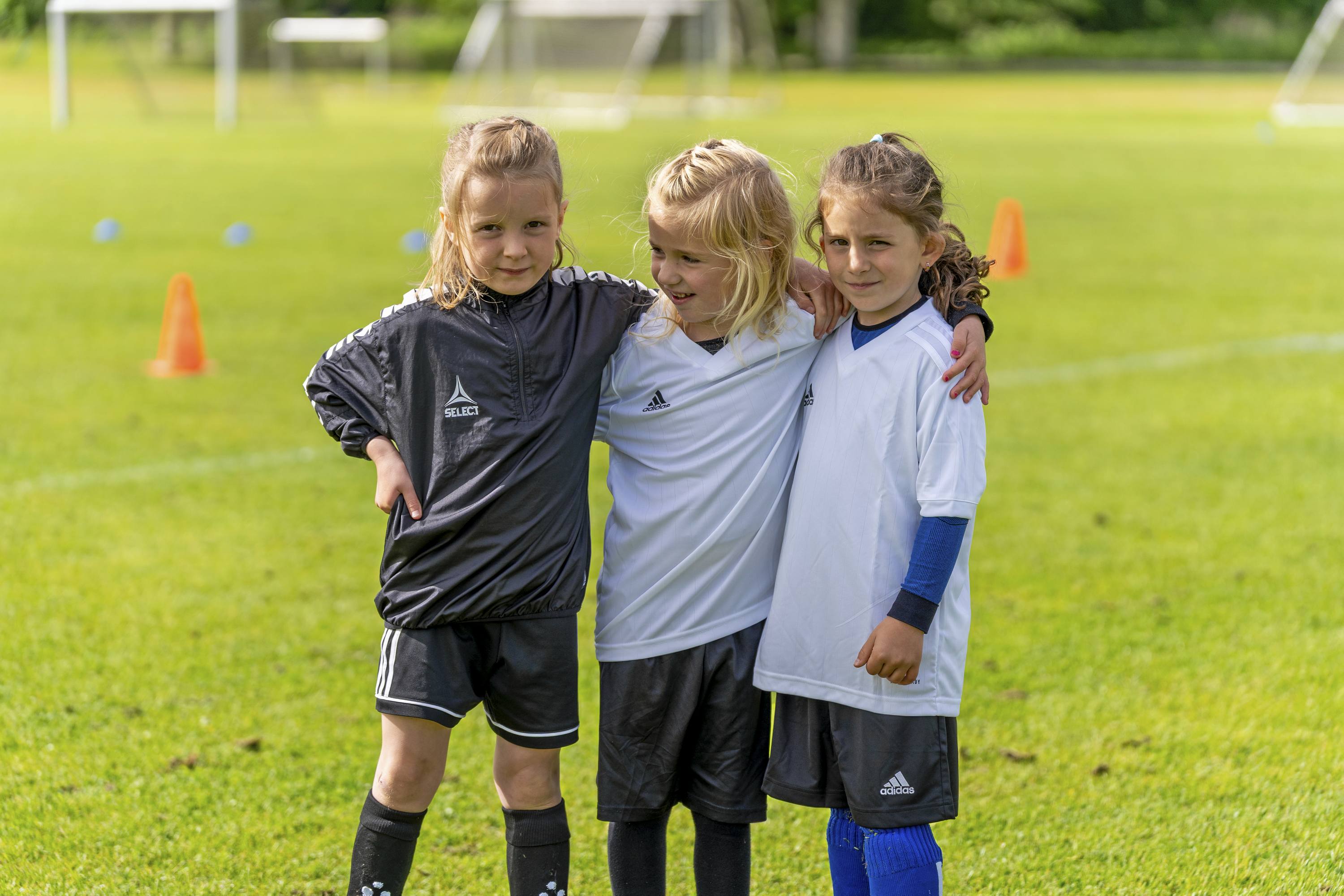 Piger i Ballerup får nu lettere adgang til at spille fodbold med et nyt samarbejde. Og det virker.