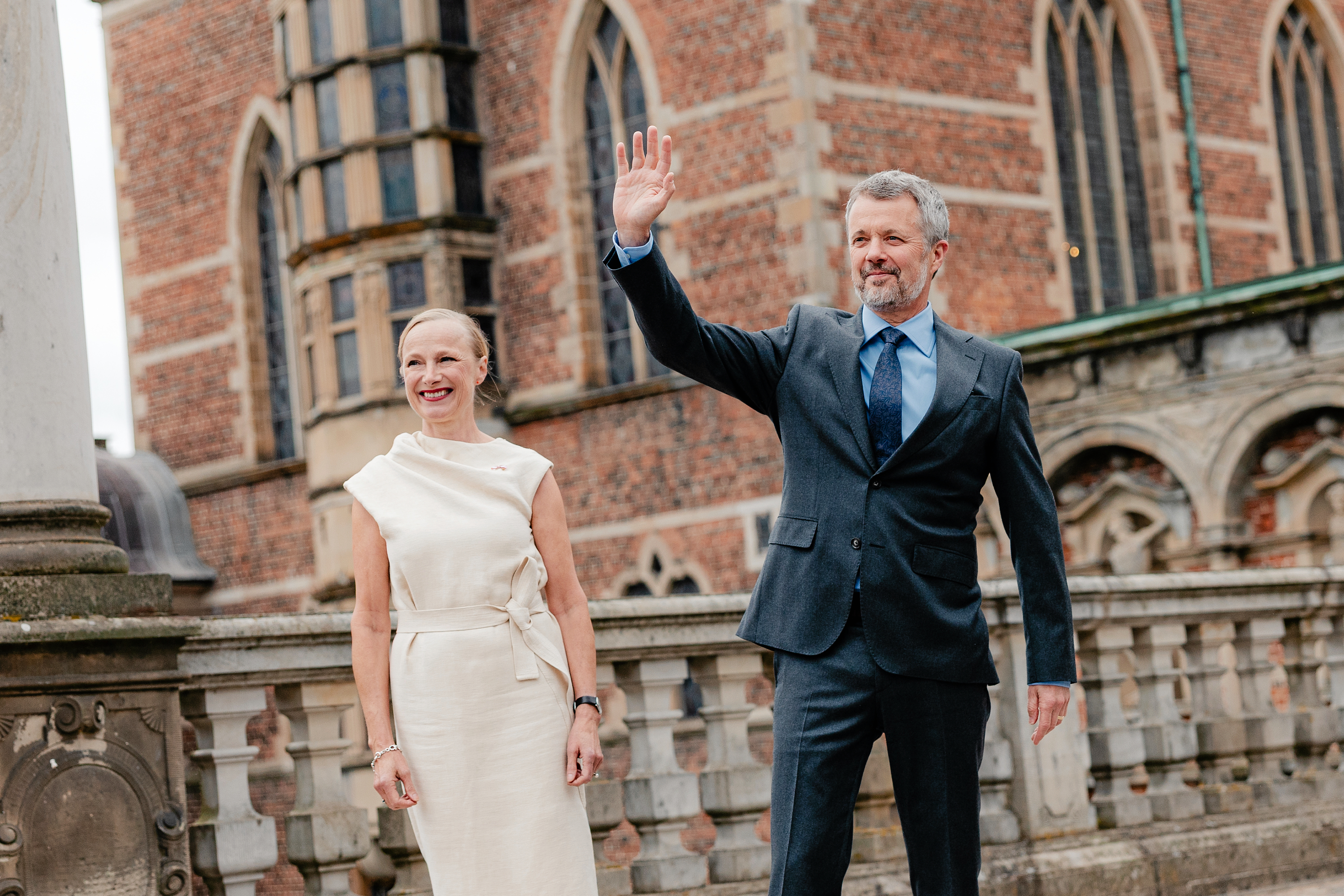 Da kongen indviede et nyt Ordenskammer på Frederiksborg Slot i sommer, kom han alene. Denne gang er dronningen også med.