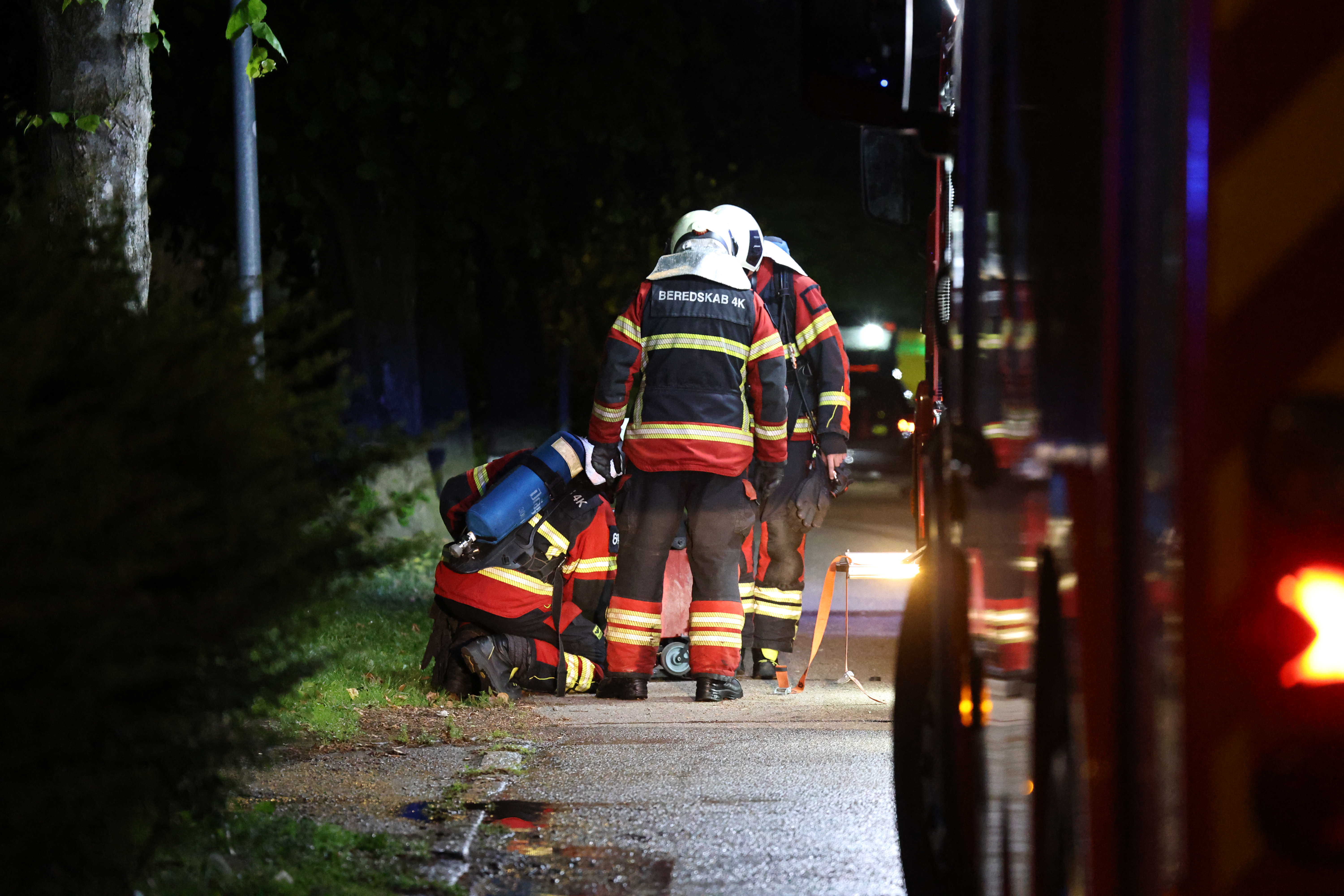 Politi og beredskab var til stede i forbindelse med en brand natten til fredag.
