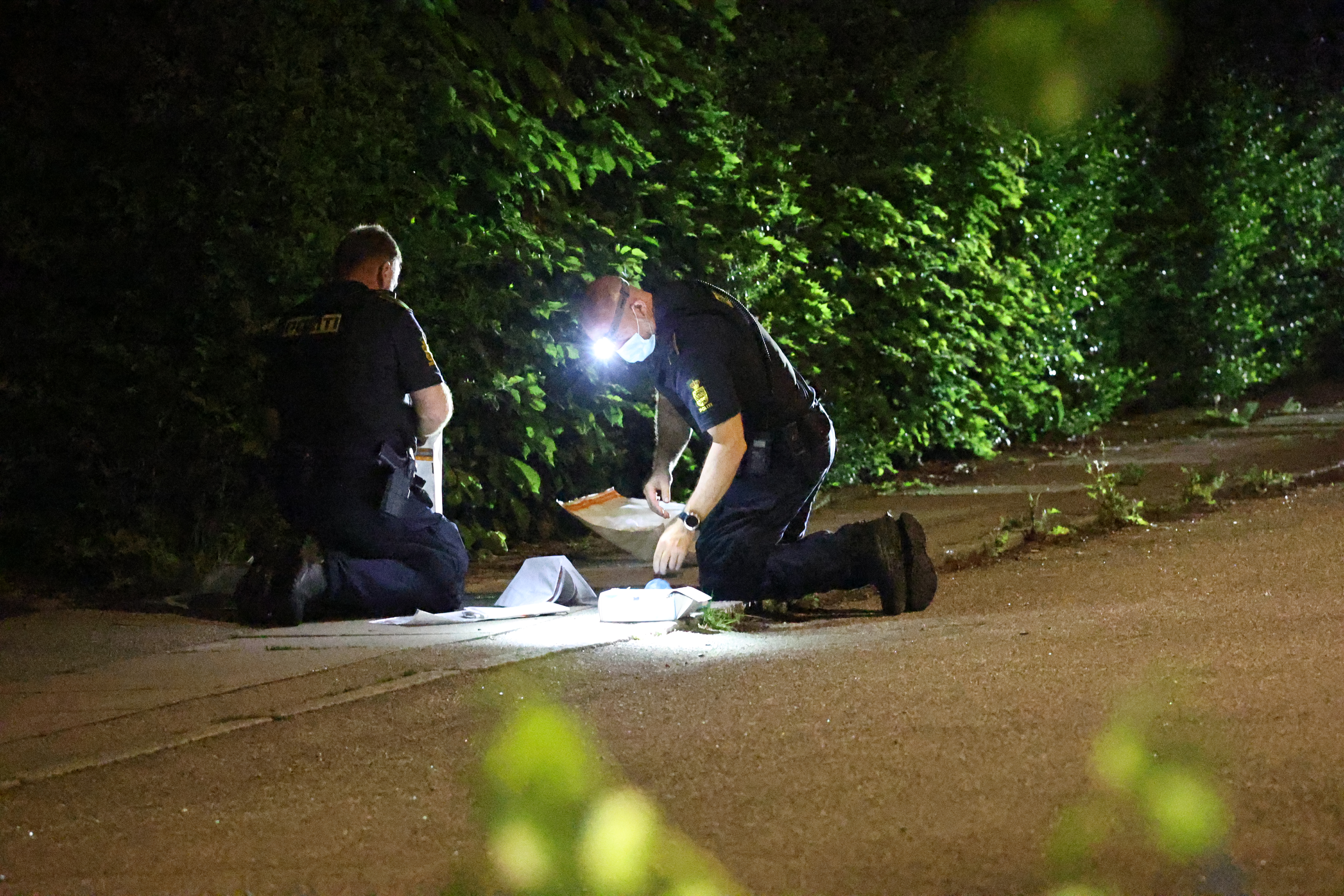 Politiet lavede forskellige undersøgelser nær gerningsstedet.