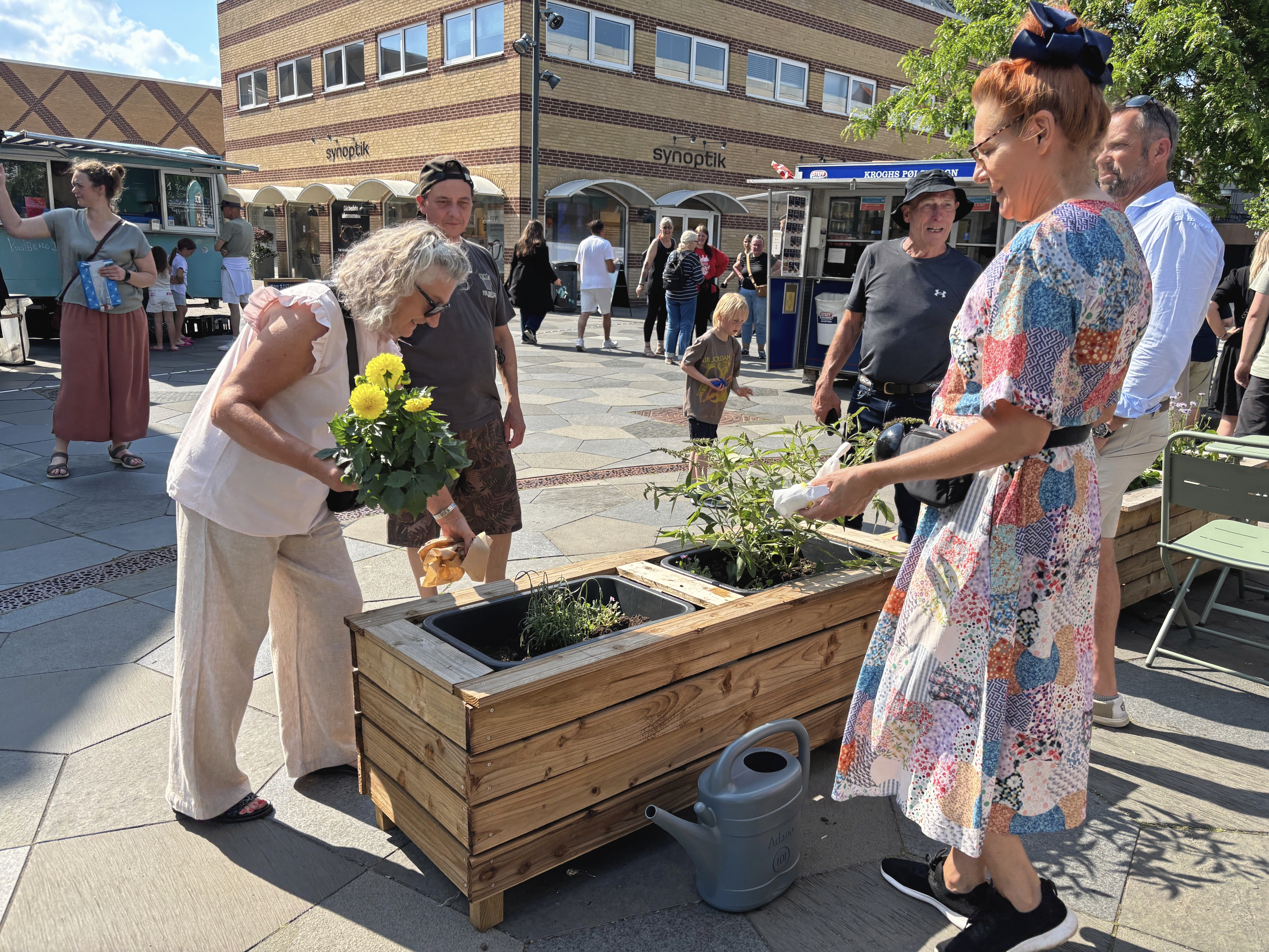Hørsholm bymidte fik forlden nye cafémølger og blomsterkasser sat op på torvet i gågaden. Men der skal mere til, mener Kjeld Hansen i dette indlæg.