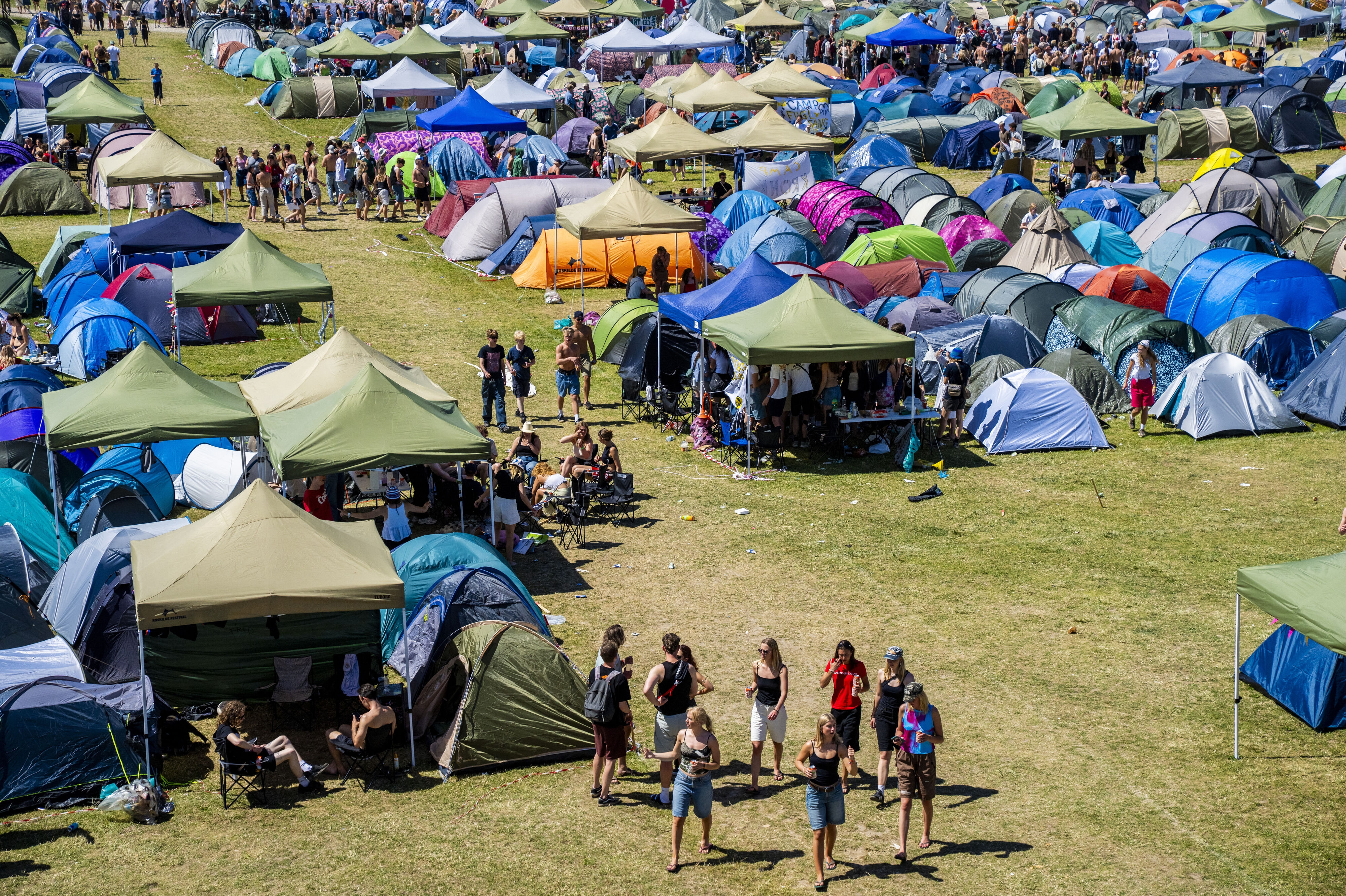 - Nogle gange kan man have behov for afveksling fra livet på campingpladsen, siger kunstfaglig chef Signe Brink Wehl om åbningen af en biograf på Roskilde Festival. (Arkivfoto).