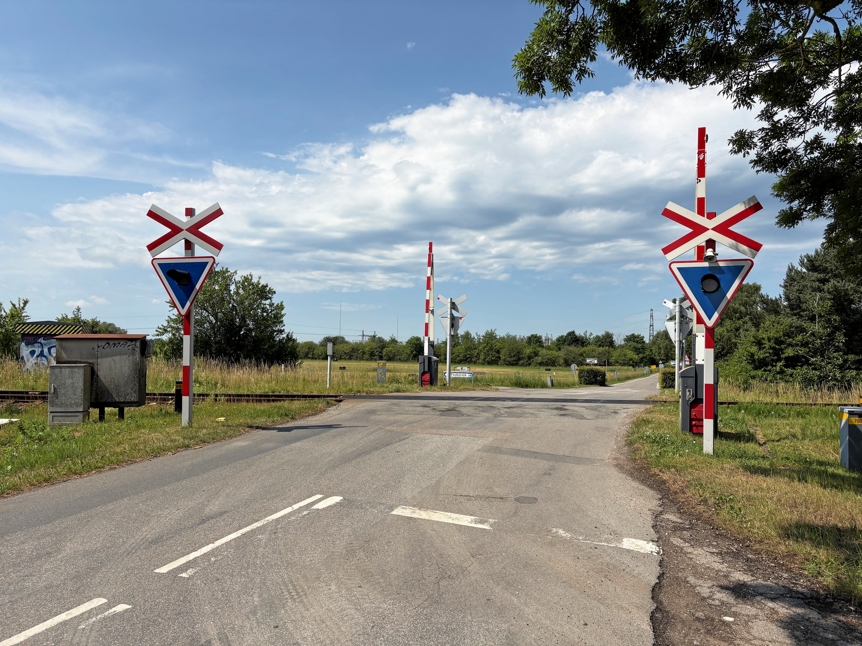Ulykken skete 250 meter syd for jernbaneoverskæringen ved Kamstrup.