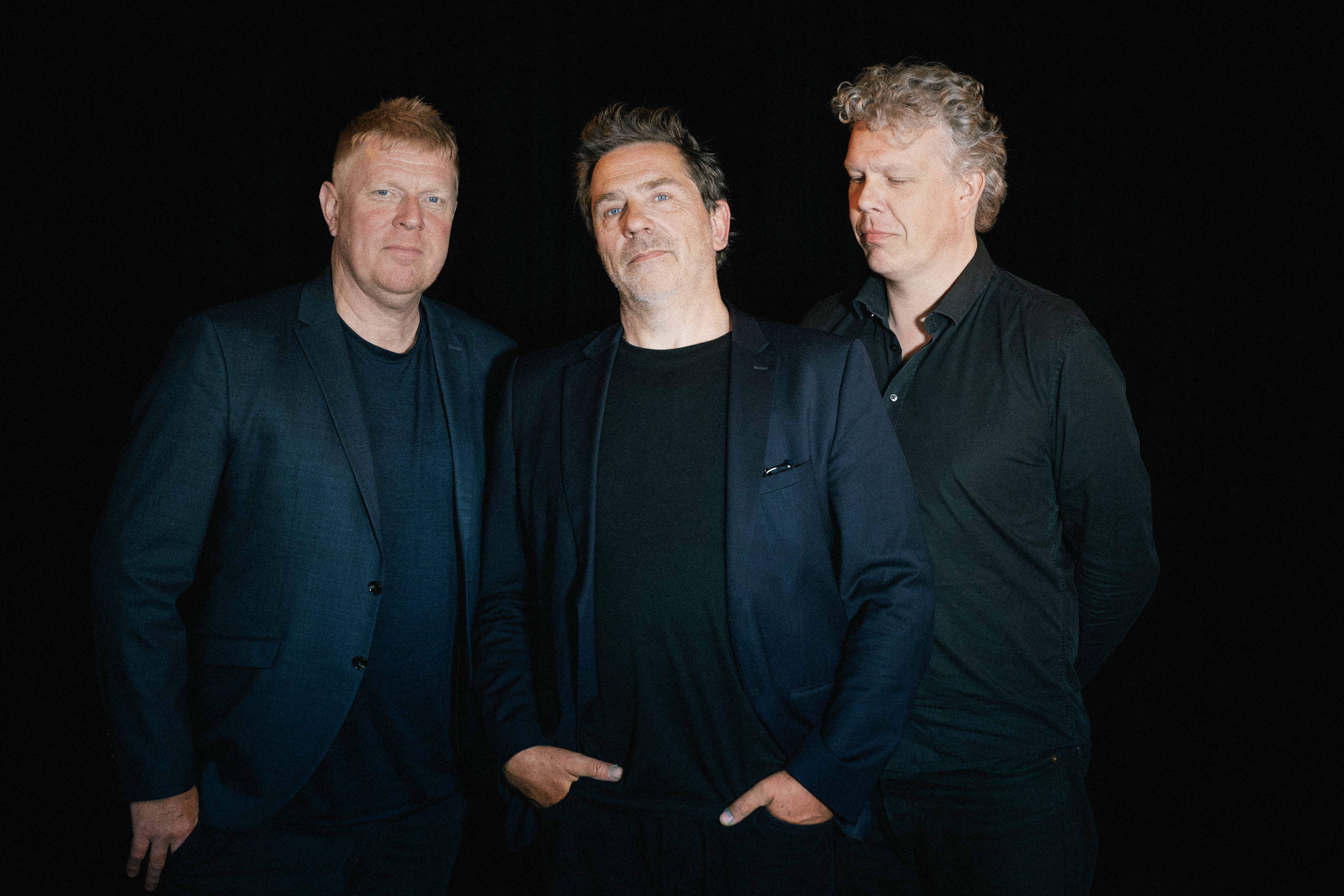 Carsten Dahl Trio består ud over Carsten Dahl af Daniel Franck på bas og Martin Andersen på trommer.