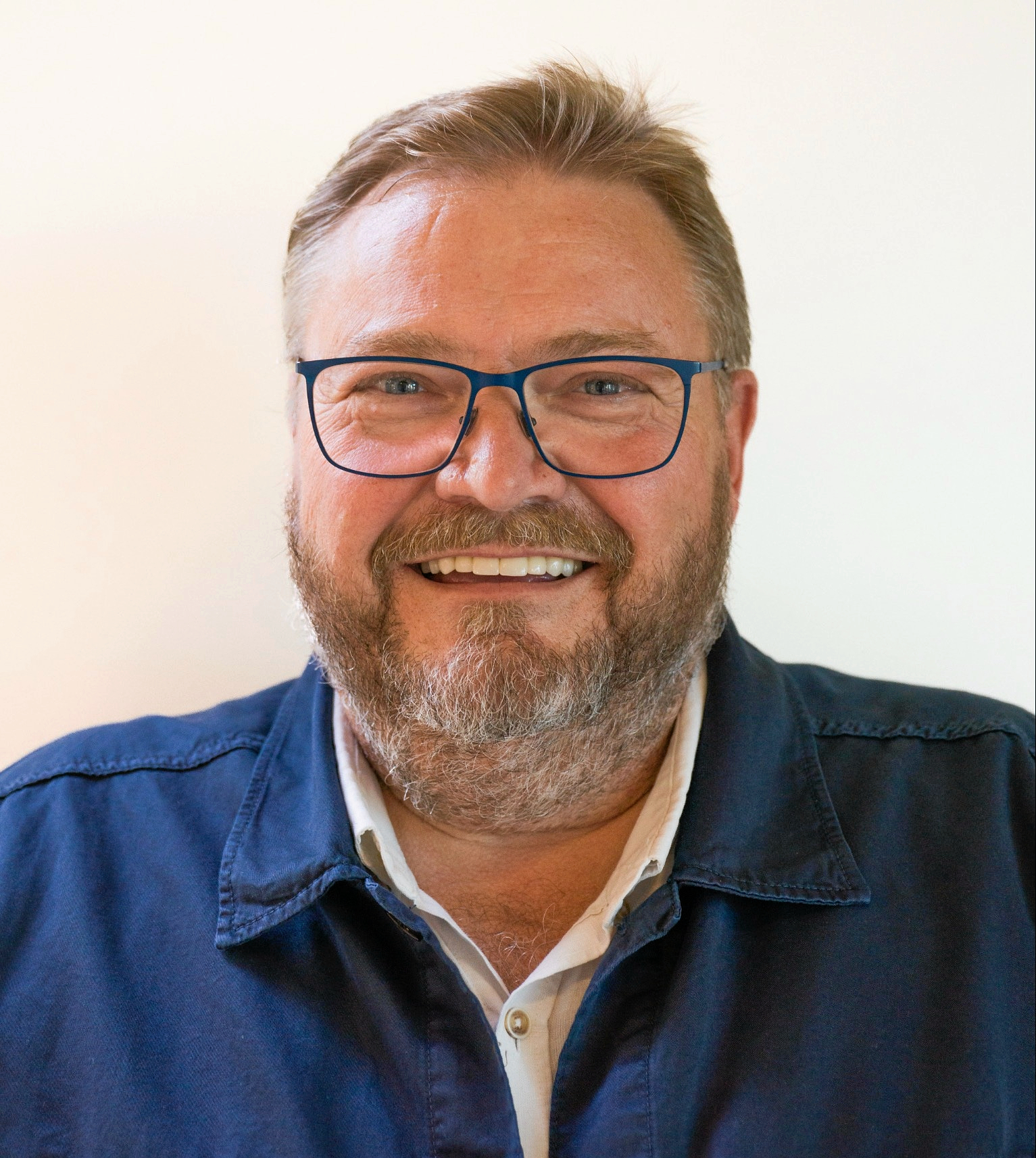 Søren Myrup, byrådsmedlem i Odsherred Kommune for Radikale Venstre, undrer sig over, at Julie Jacobsen (DF) og tidligere borgmester Karina Vincentz (NO) kritiserer samarbejdsklimaet i byrådet.