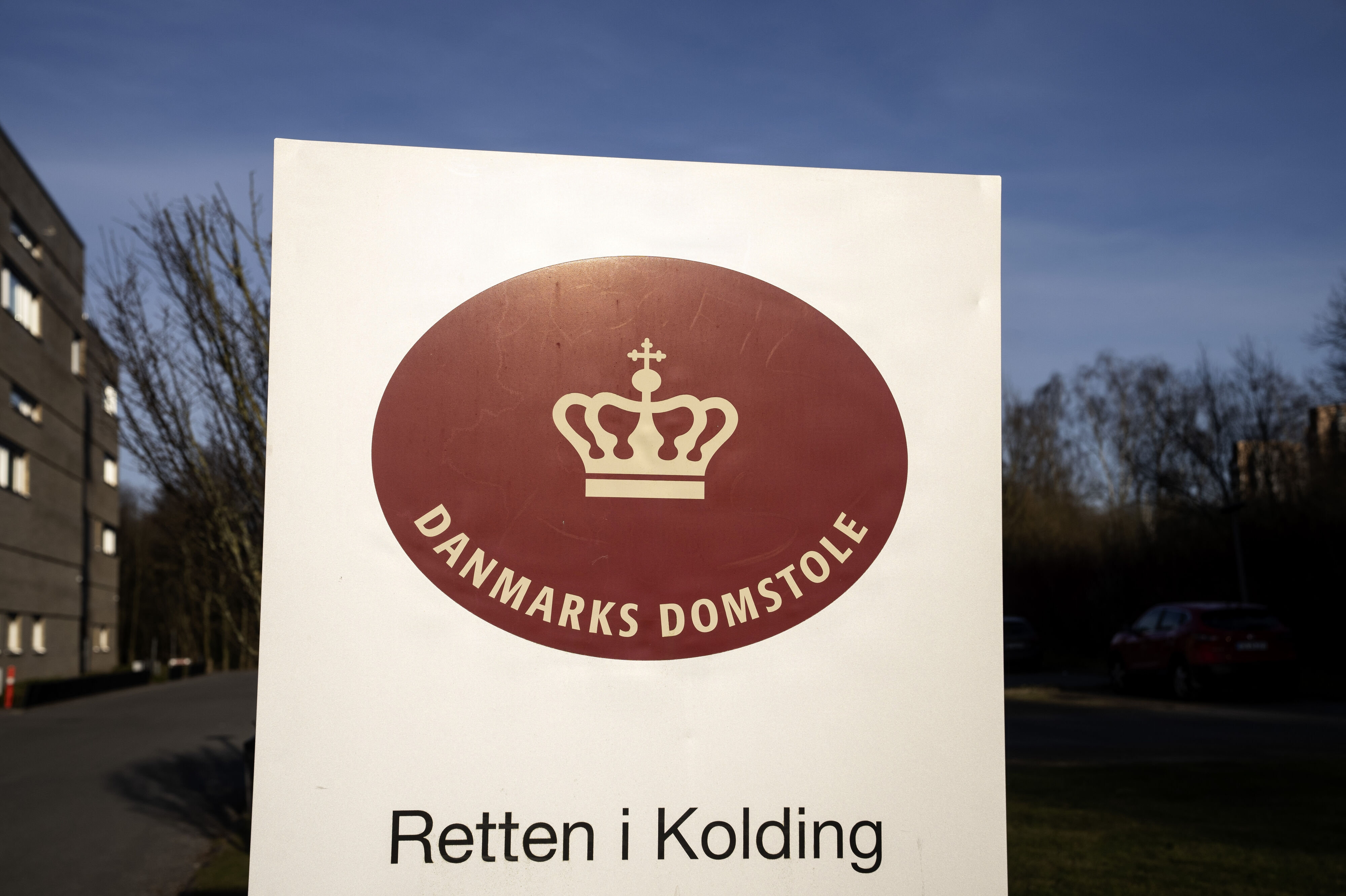 Retten i Kolding behandler 10. juli retssagen mod en i dag 33-årig mand, der er sigtet for drabet på en 58-årig mand og efterfølgende drabsforsøg på ægtepar. Han ventes at tilstå drab og drabsforsøg. (Arkivfoto).