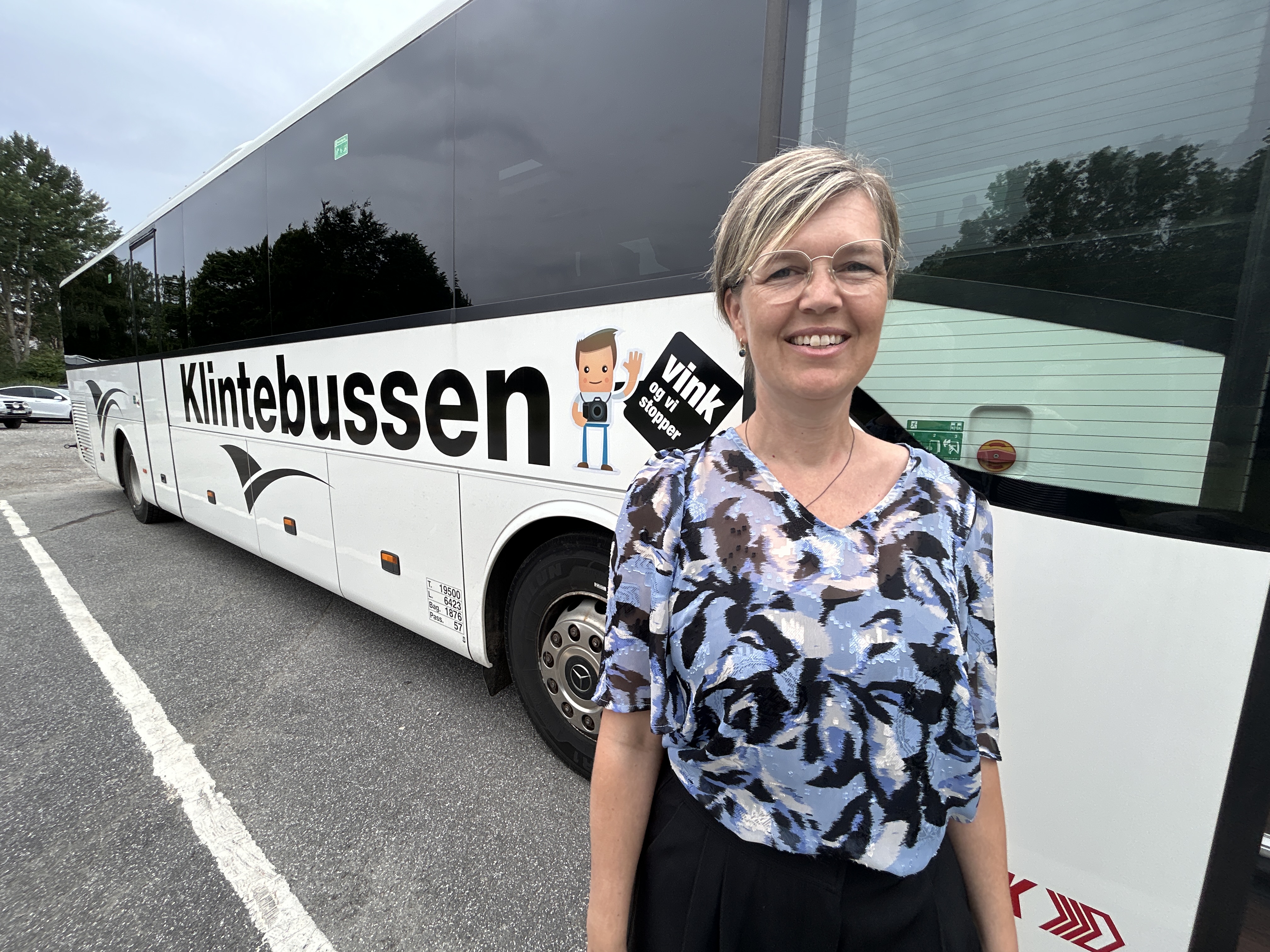 Klintebussen kører hele sommeren mellem udvalgte destinationer. Borgmester Anette Mortensen (V) kørte med på én af de første ture denne sommer.