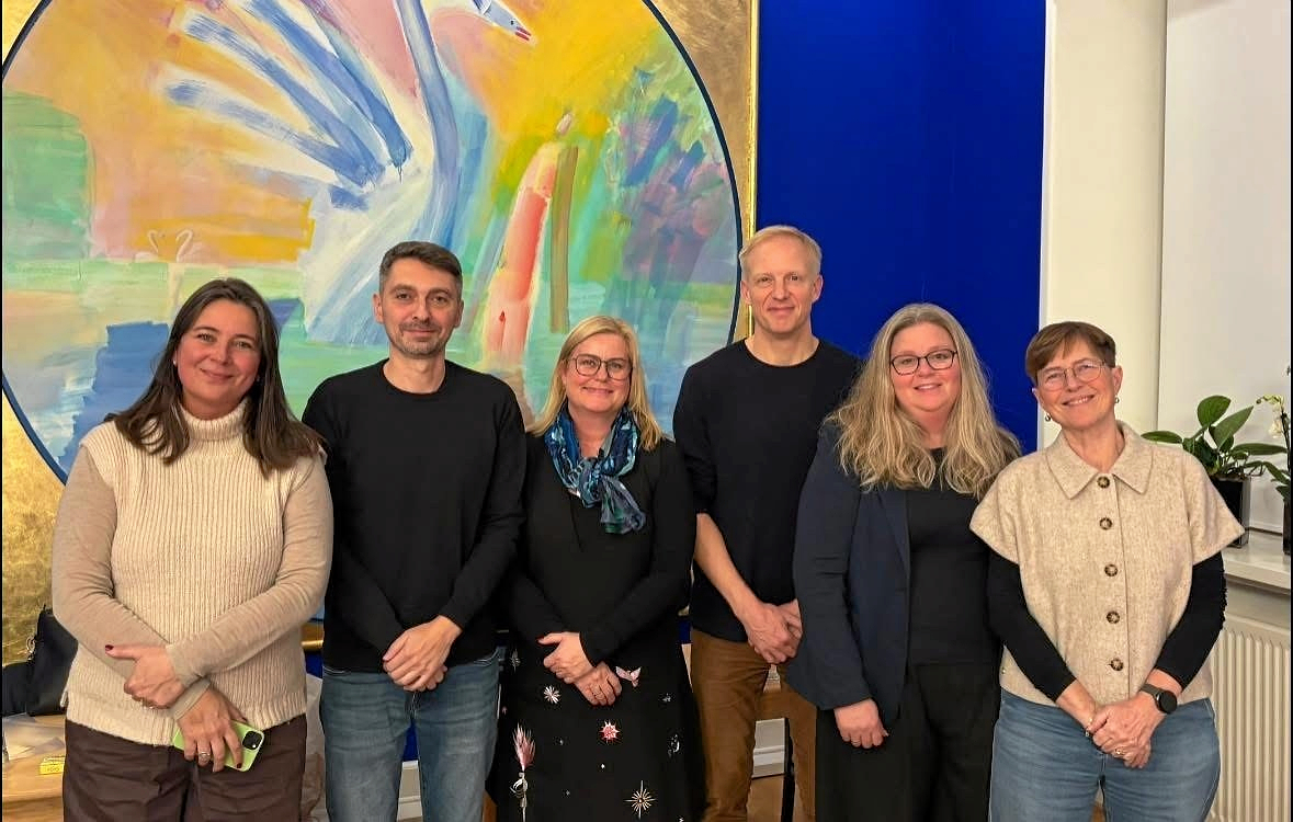 Fra venstre ses Vibeke Kjøng Østergaard, Yakup Pelit, Pernille Sylvest, Andreas Bech, Kristina Stange og Lene Møller Nielsen. I fællesskab udgør de den socialdemokratiske gruppe i Køge Kommunalbestyrelse.