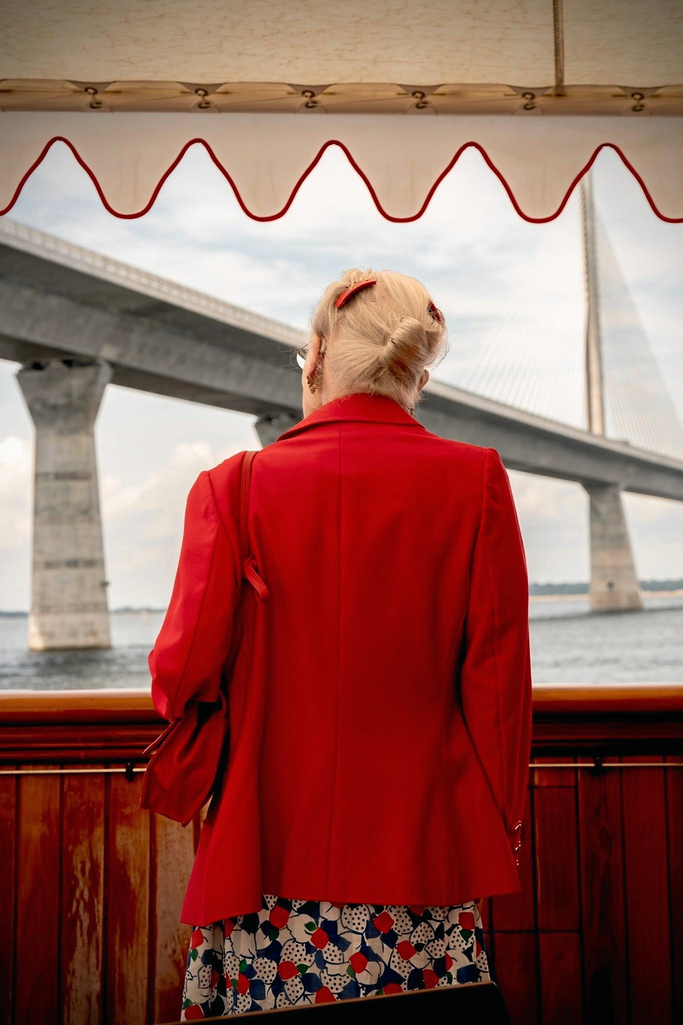 Dronning Margrethe har langt om længe kunnet se den nye bro på nært hold. - Kongehuset Dronning Margrethe har langt om længe kunnet se den nye bro på nært hold.