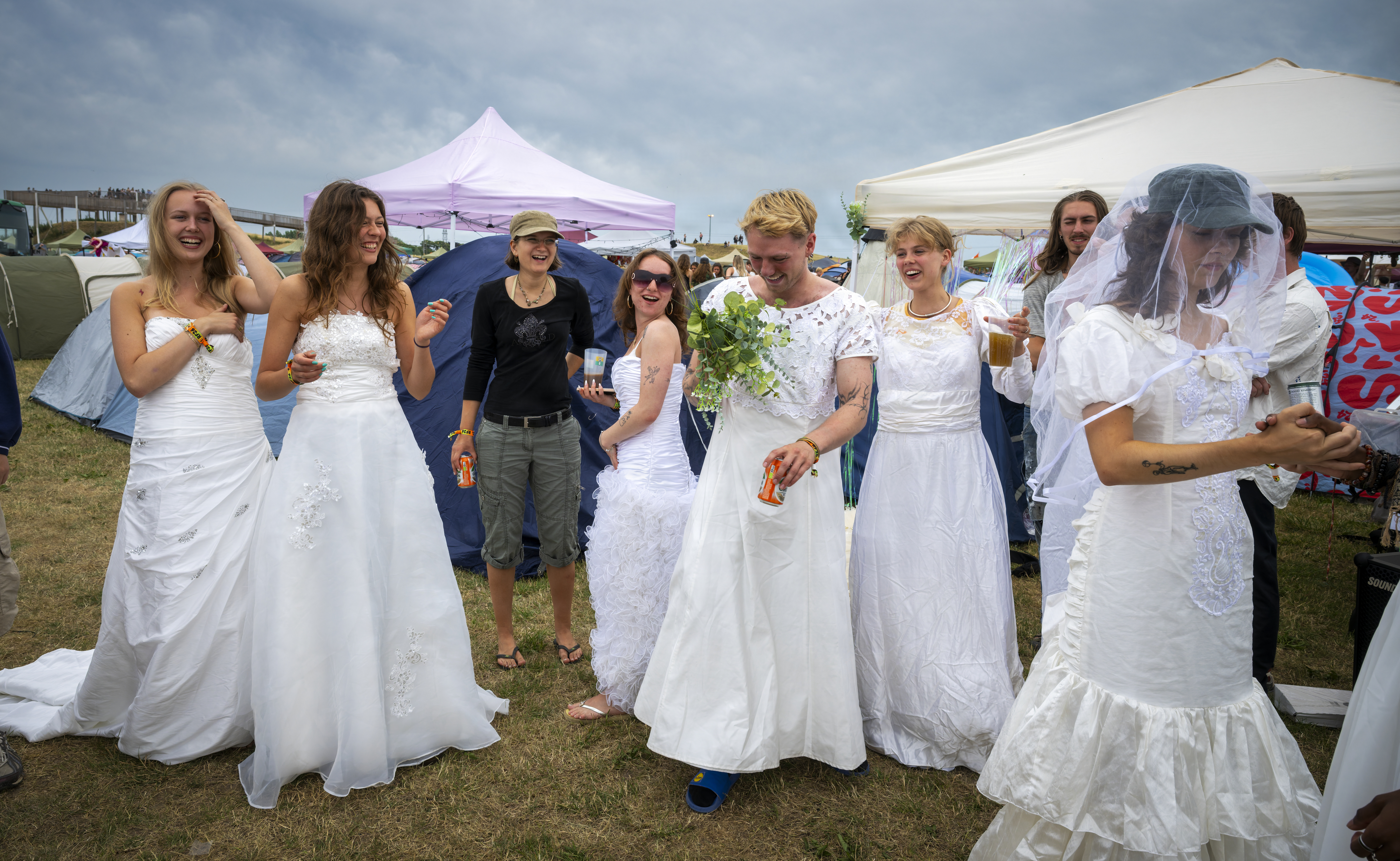 De såkaldte Roskilde Bryllup er nok mindre spontane end så meget andet på festivalen. Men langt de fleste ægteskaber er opløst, når deltagerne igen tager hver til sit.