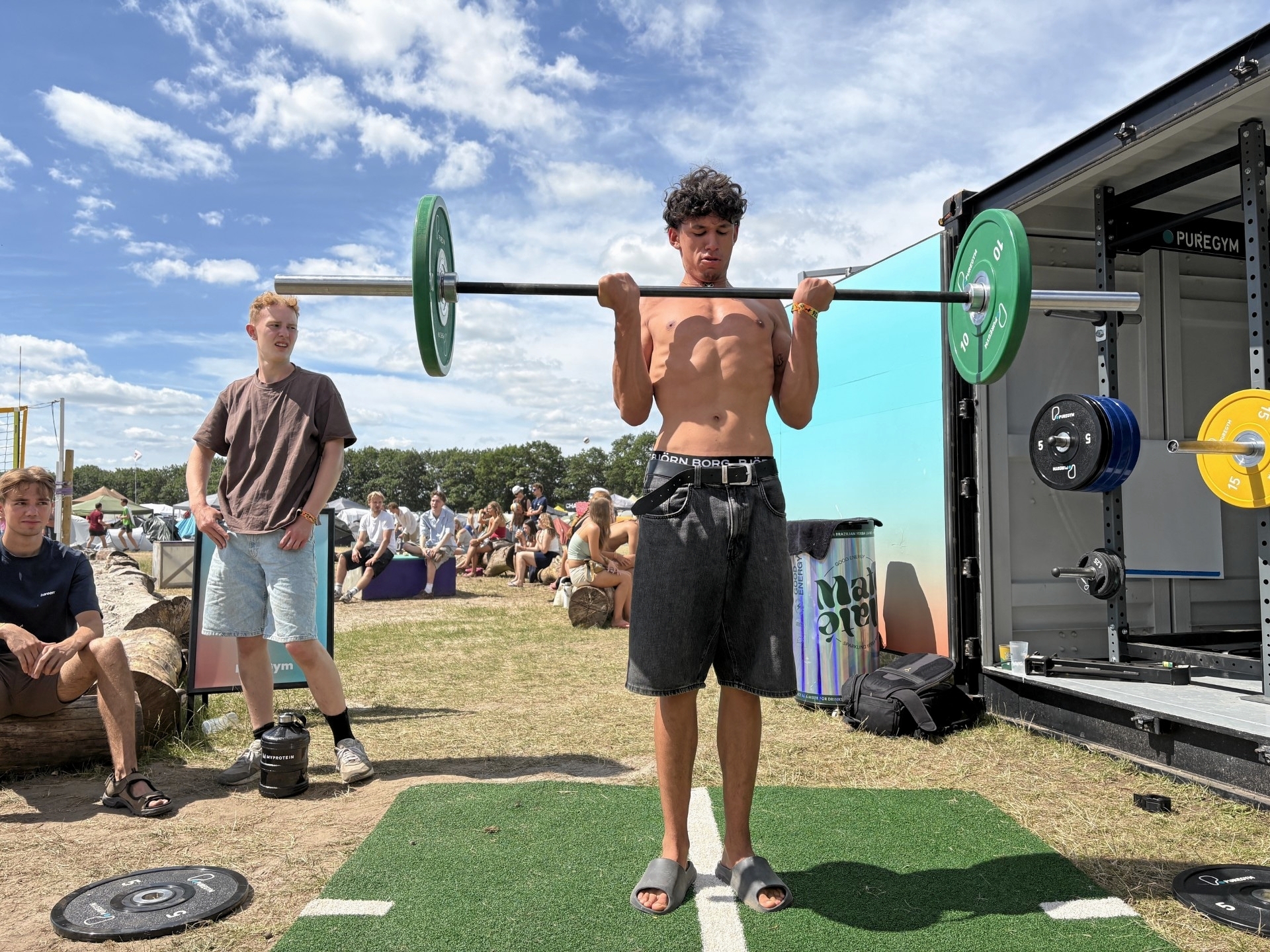 Viktor Fabrizio Kehlan vil gerne vedligeholde formen under festivalen, men synes også bare, at det er fedt at træne. - Kristian Jørgensen Viktor Fabrizio Kehlan vil gerne vedligeholde formen under festivalen, men synes også bare, at det er fedt at træne.