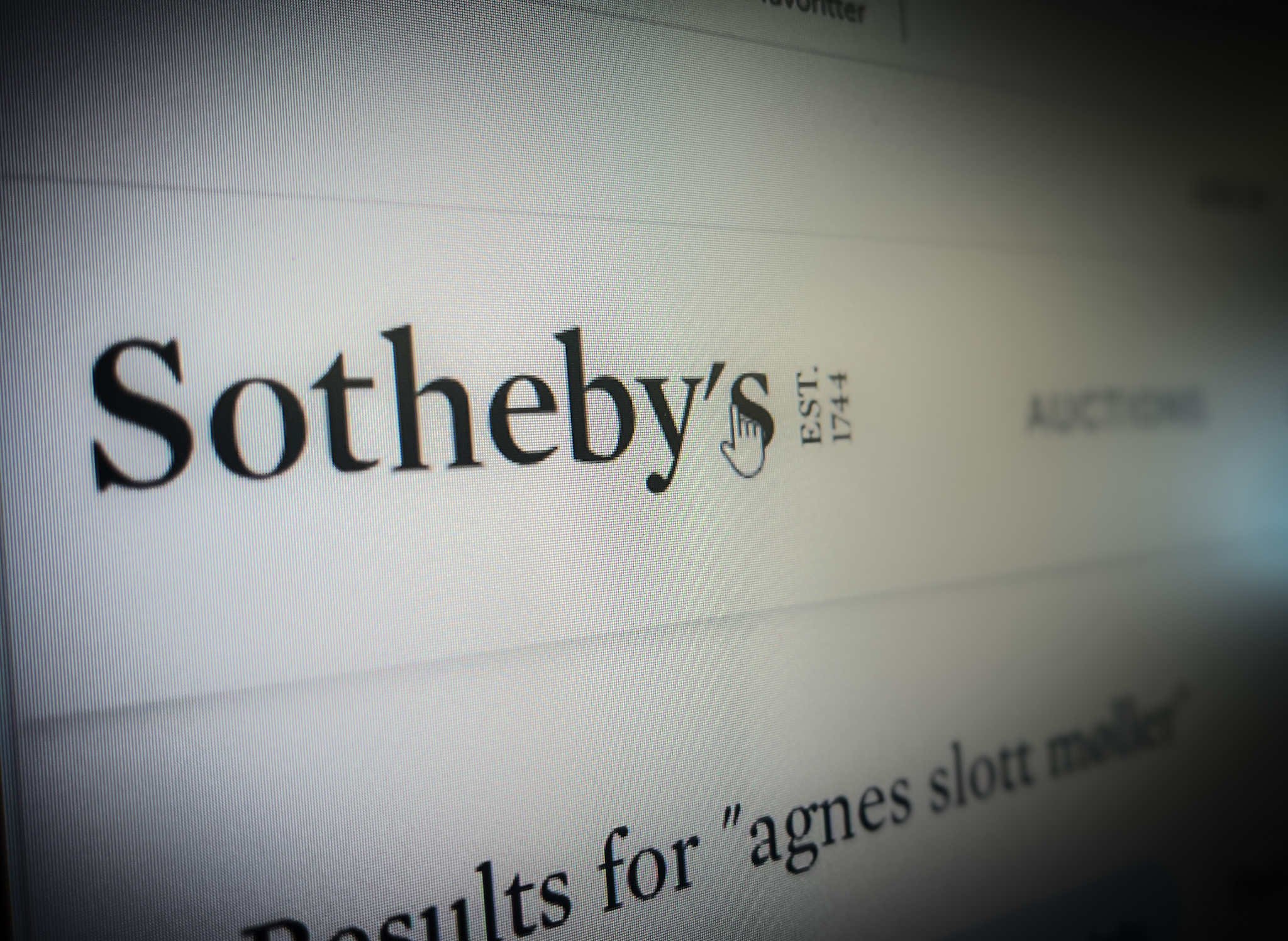 Mandag eftermiddag var der allerede afgivet et højeste bud på 17.000 britiske pund – knap 150.000 kroner – på auktionshuset Sotheby's hjemmeside. Nu kan kommunen følge trop.