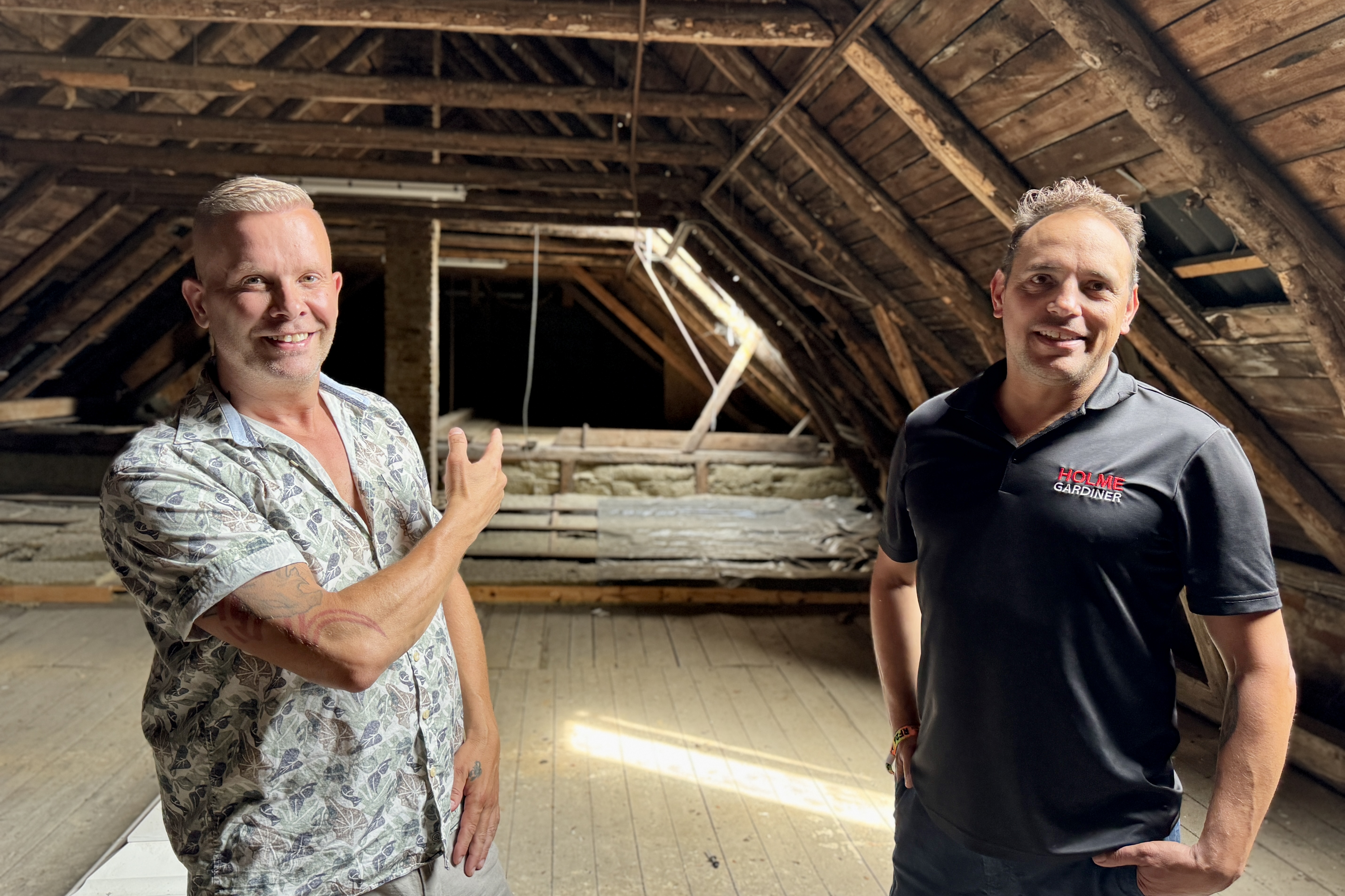 Anders Franssen (tv.) og Henrik Holmgaard ser store muligheder i de gamle loftslokaler i Haslev.