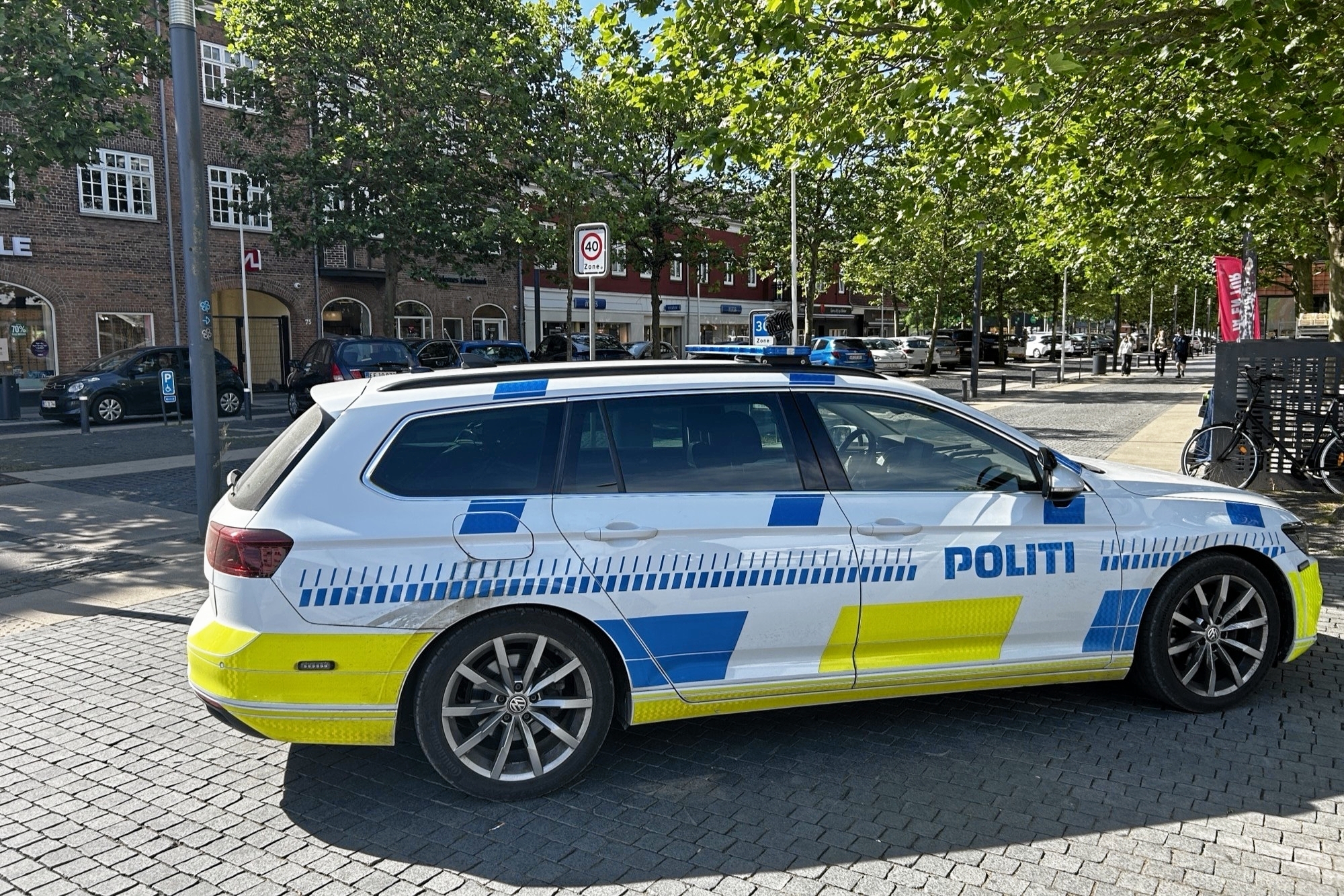 Politiet var for nyligt til stede i Taastrup Hovedgade i forbindelse med en mindre sag, der ikke har noget med utryghedsskabende adfærd at gøre. - Christian Valsted Politiet var for nyligt til stede i Taastrup Hovedgade i forbindelse med en mindre sag, der ikke har noget med utryghedsskabende adfærd at gøre.