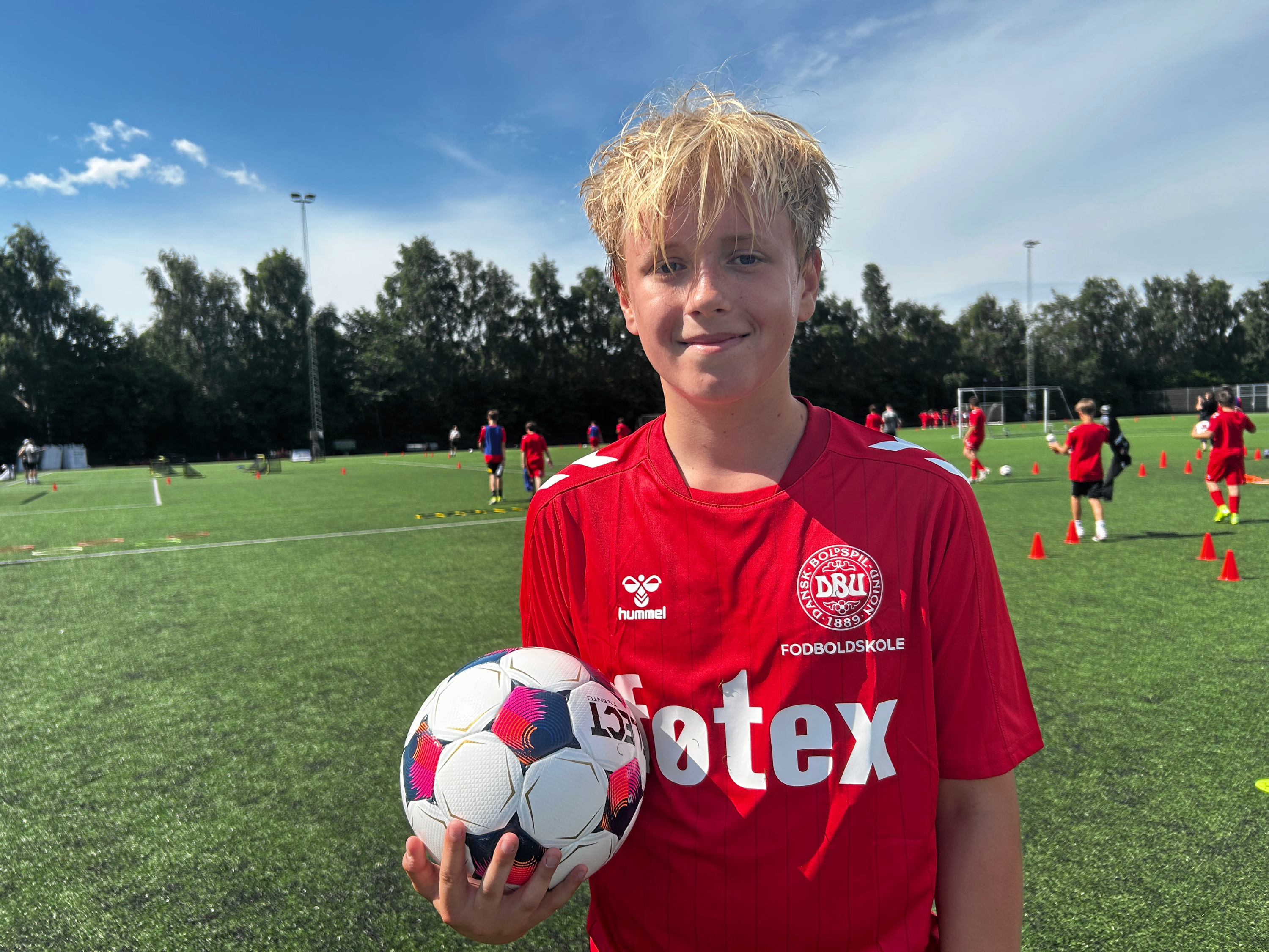 Rostik går på særlig fodboldskole sammen med andre ukrainske børn, der kender til livet langt væk fra hjemlandet.