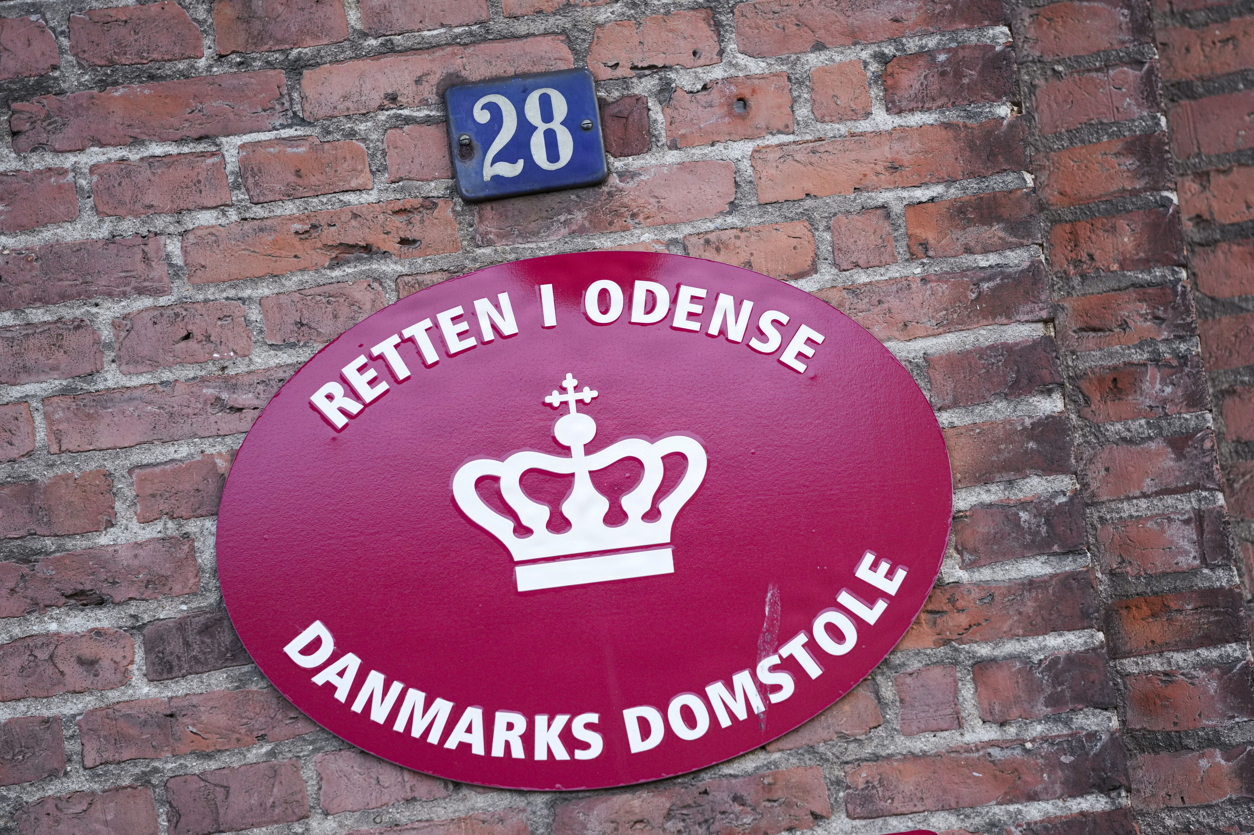 En dommer ved Retten i Odense har onsdag afgjort, at to mænd skal varetægtsfængsles til 10. juli på en mistanke om vold. En mand i 70'erne døde i weekenden efter voldsepisoden. (Arkivfoto).