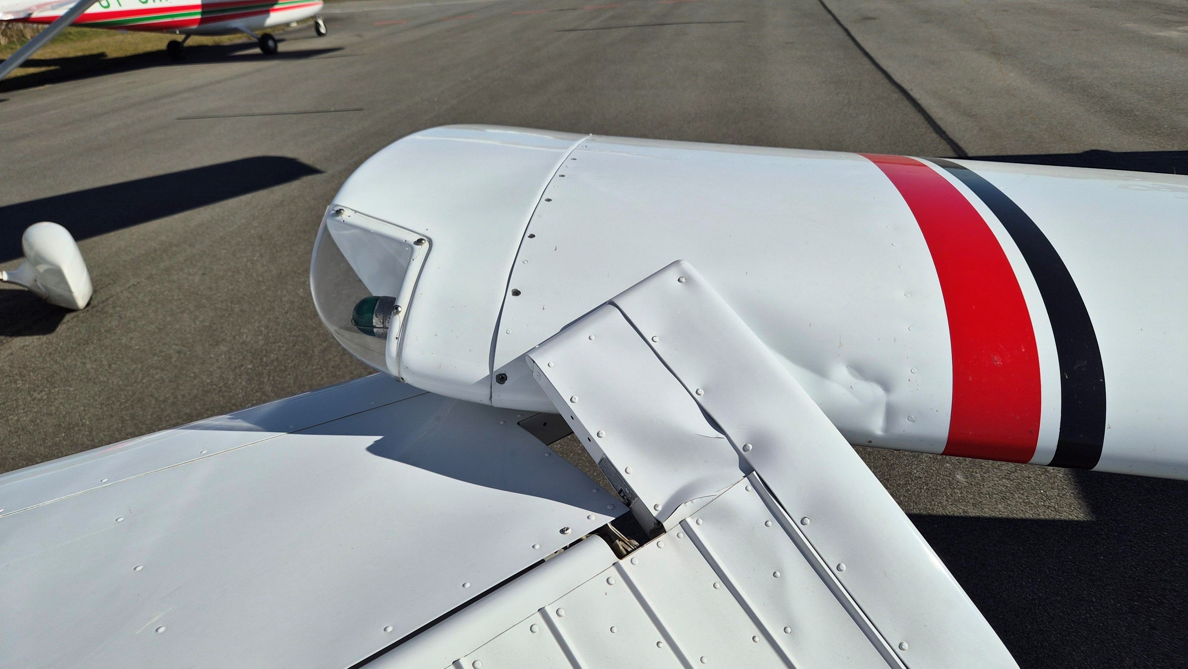 Havarikommissionen betegner skaderne på de to fly som væsentlige.