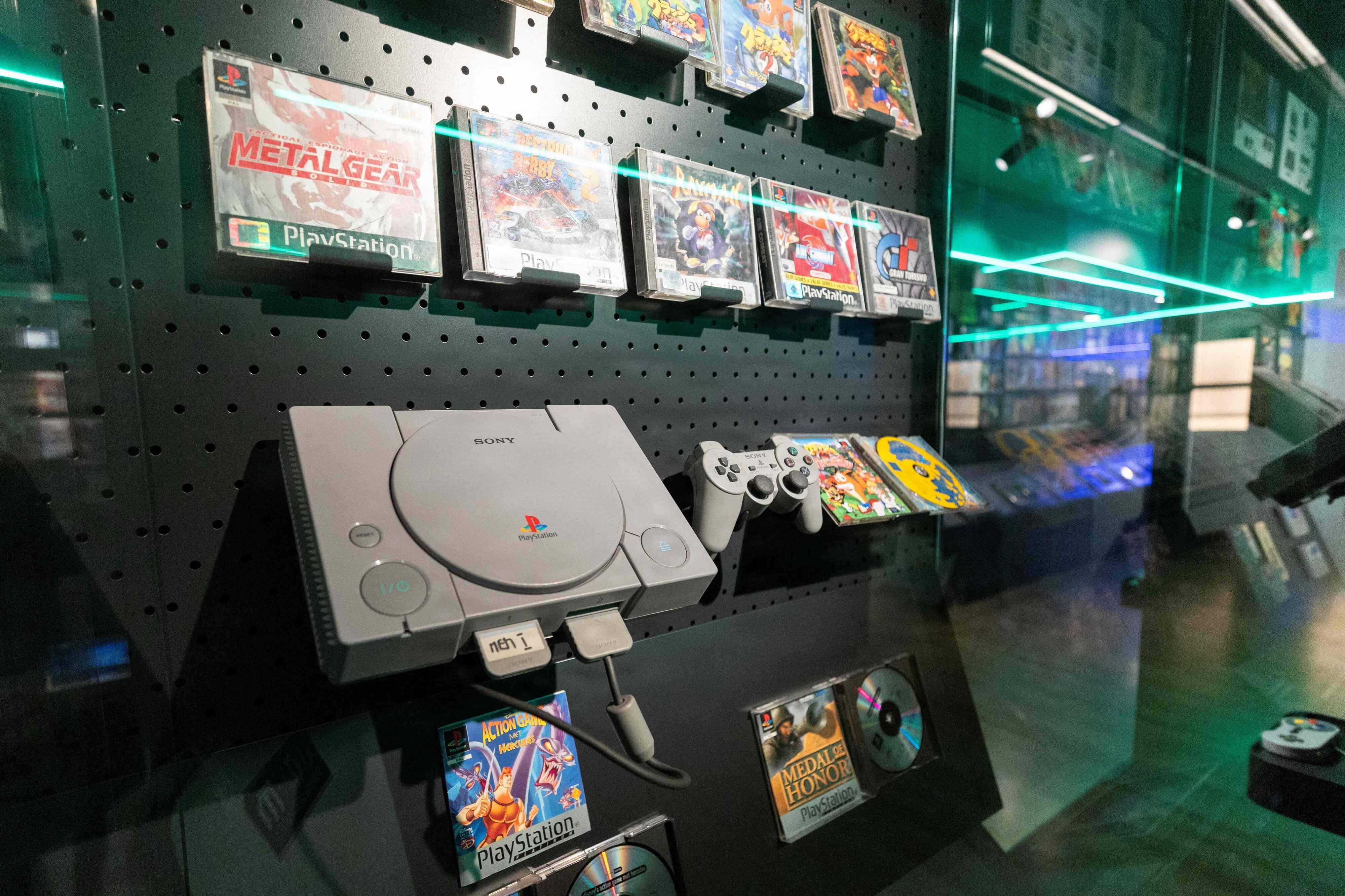 Lige siden den første PlayStation-konsol har der været produceret fysiske spildiske, men det udfases fra 2028. (Arkivfoto).