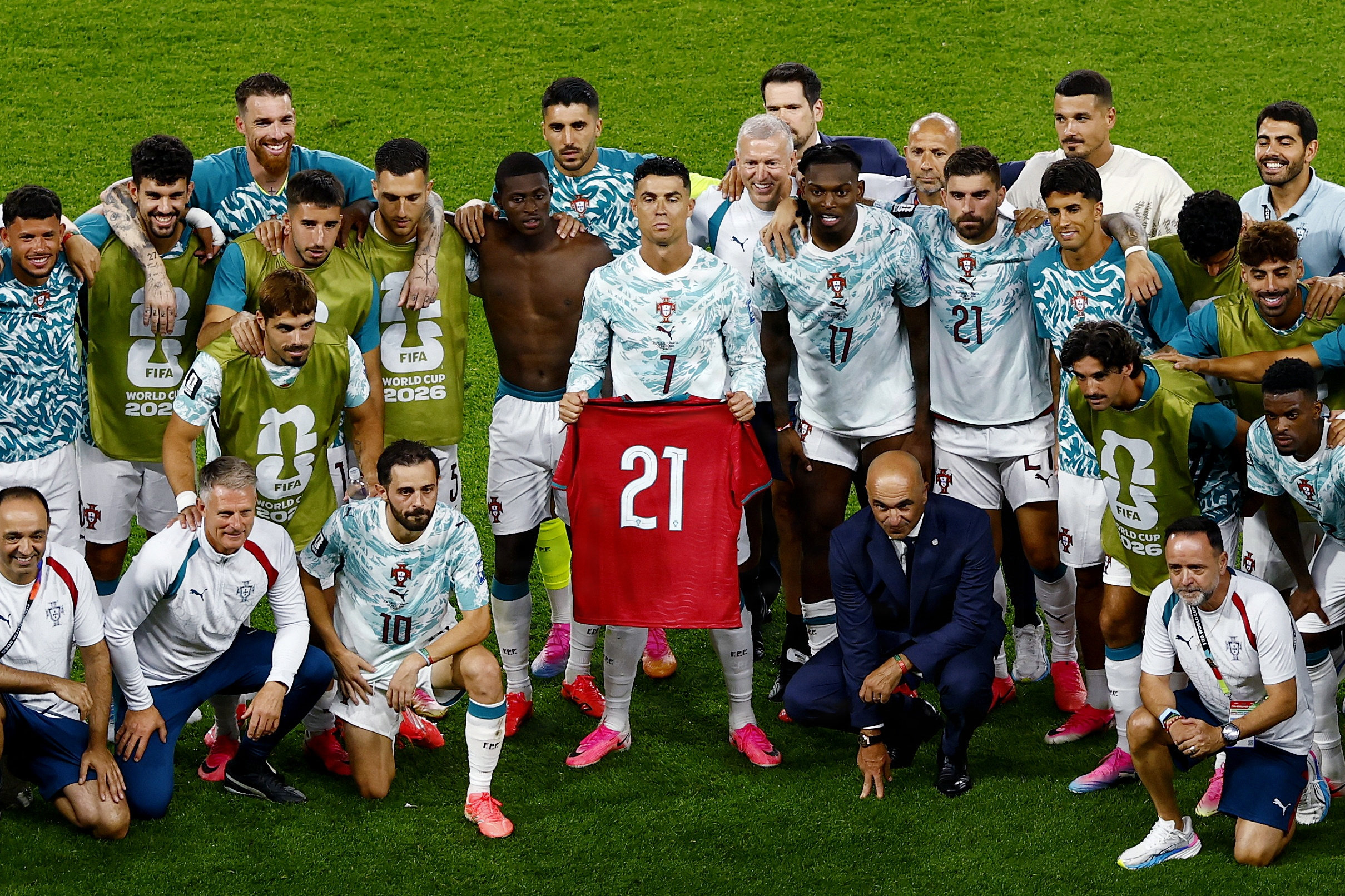 Portugals Christiano Ronaldo og hans holdkammerater holdt torsdag en trøje frem til minde om den afdøde landsholdsspiller Diogo Jota efter sejren over Kroatien.