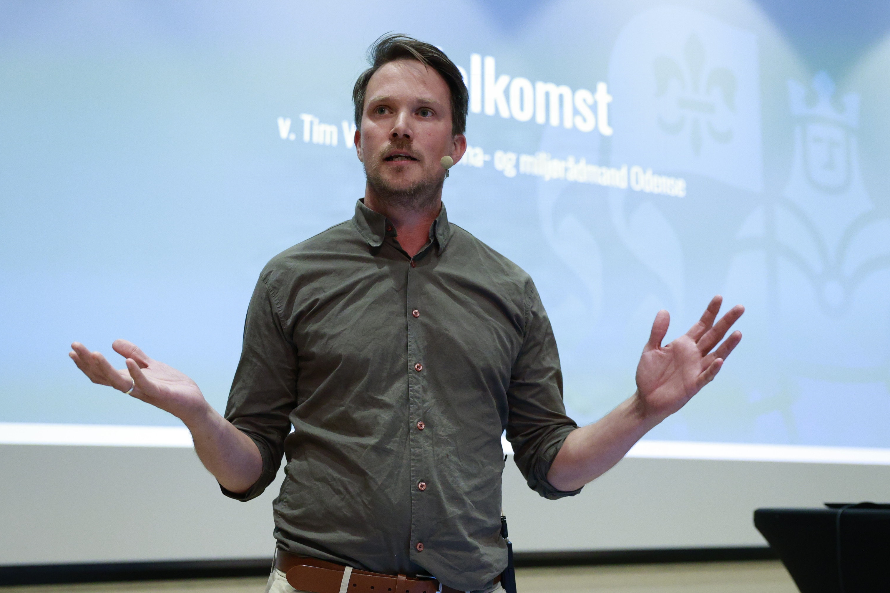 Tim Vermund (S), der er klima- og miljørådmand i Odense Kommune, stod for velkomsten til borgermøde. Her sagde han ifølge Fyens Stiftstidende, at "vi alle sammen er meget berørte."